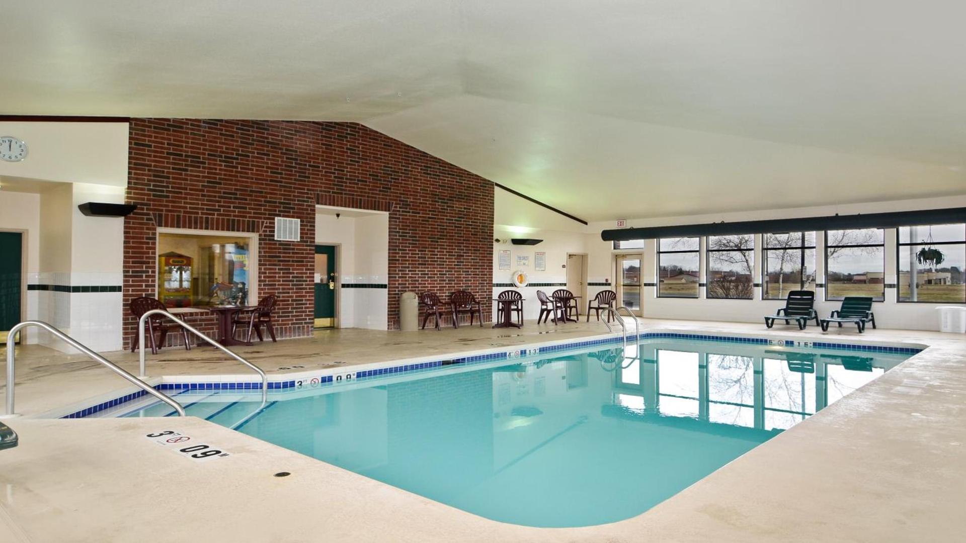 Holiday Inn Express Hotel & Suites Fort Atkinson by IHG photo 28