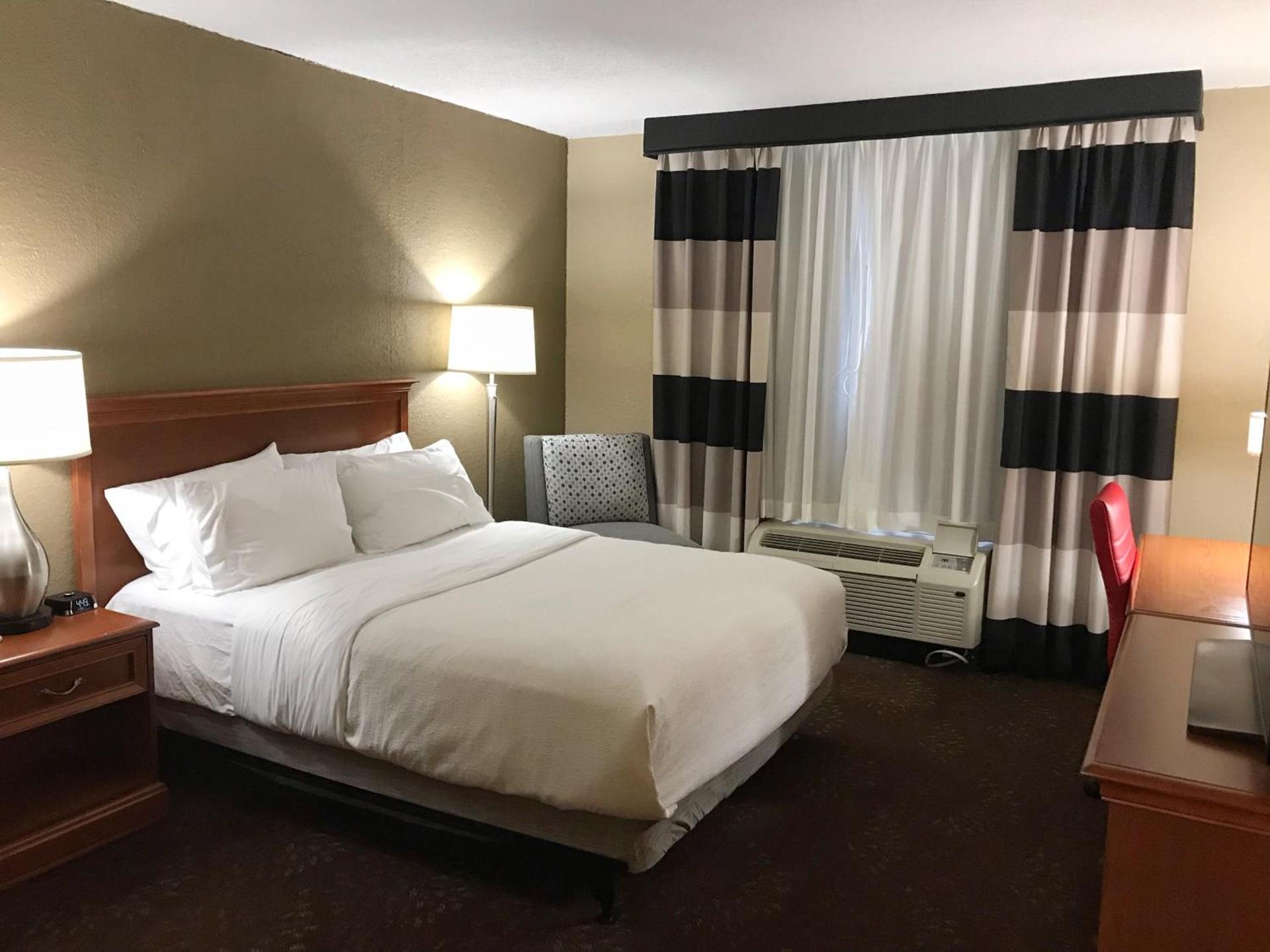 Alexandria Hotel & Conference Center photo 41