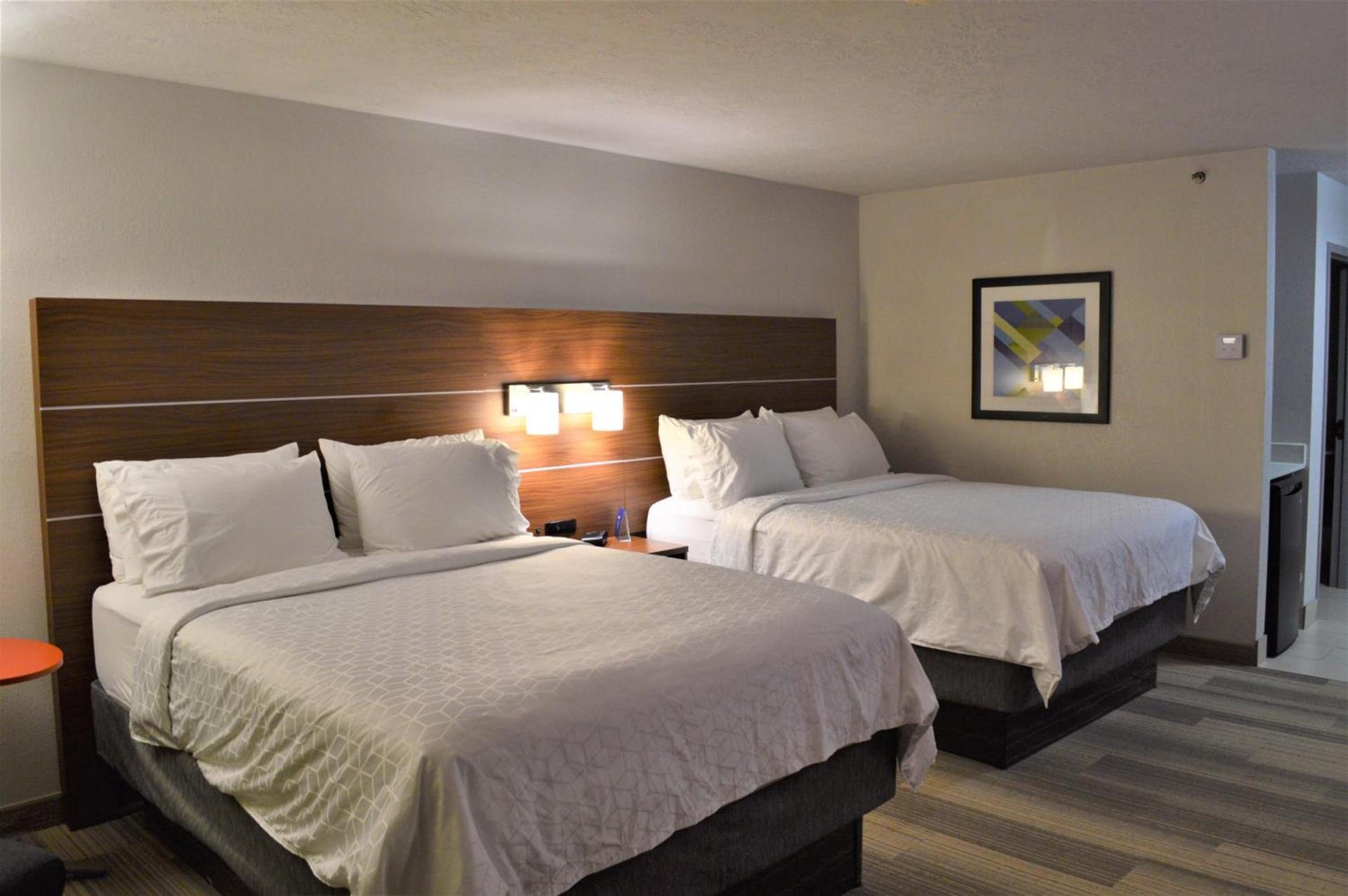 Holiday Inn Express & Suites Batesville by IHG photo 19