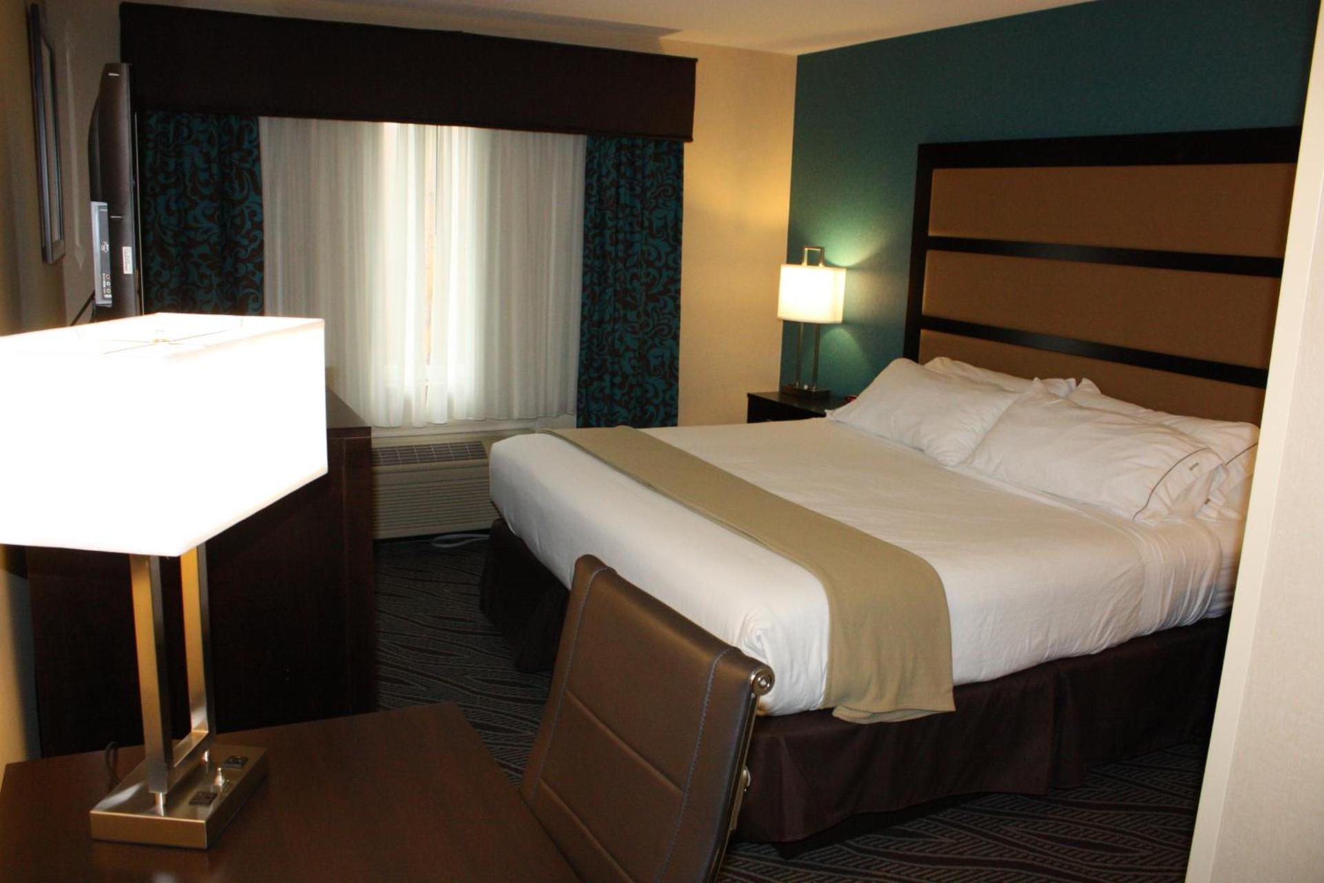 Holiday Inn Express - Ludlow - Chicopee Area by IHG photo 7