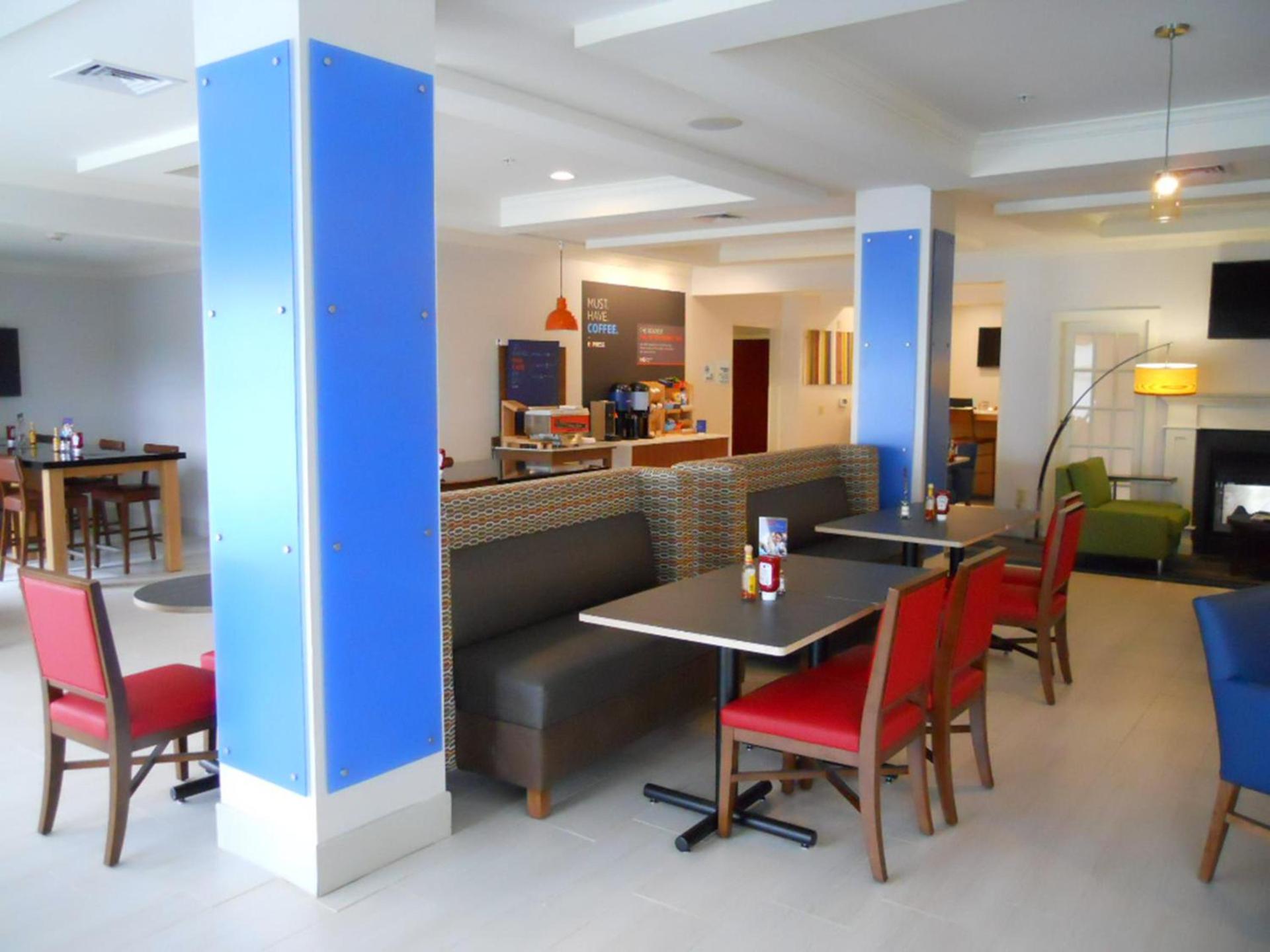 Holiday Inn Express & Suites Bethlehem Airport-Allentown Area photo 32