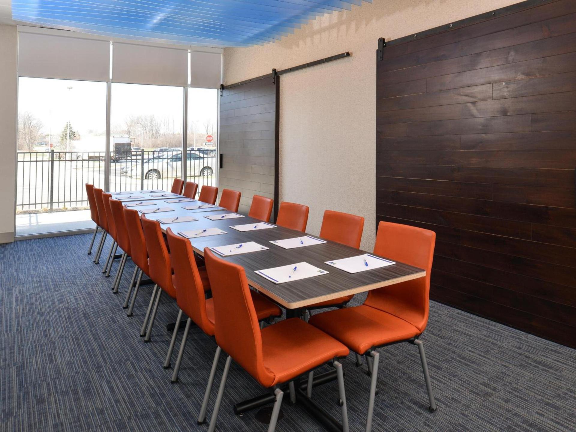 Holiday Inn Express & Suites - Brighton South - US 23 by IHG photo 17
