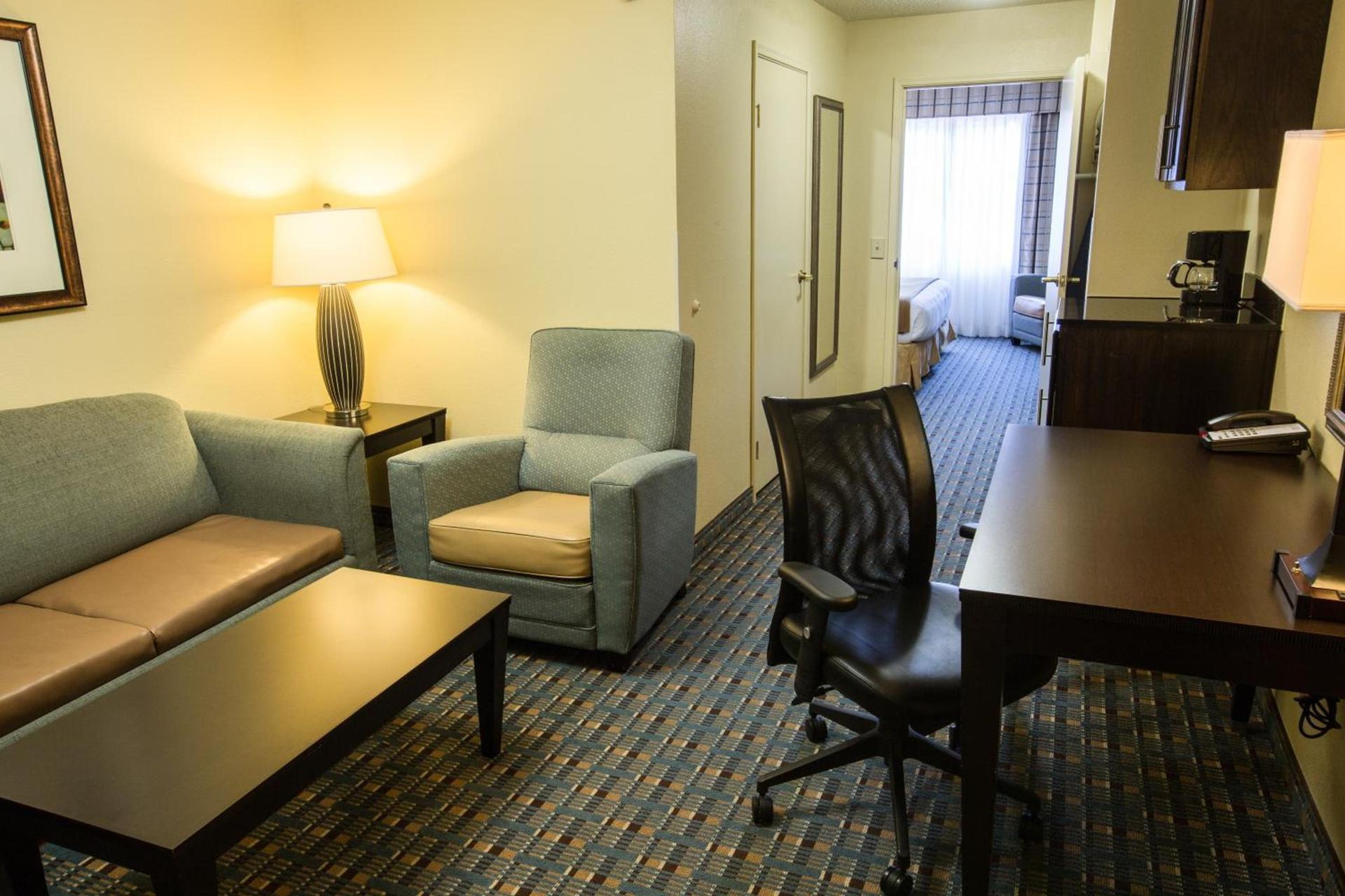 Holiday Inn Express Alpharetta - Roswell by IHG photo 3