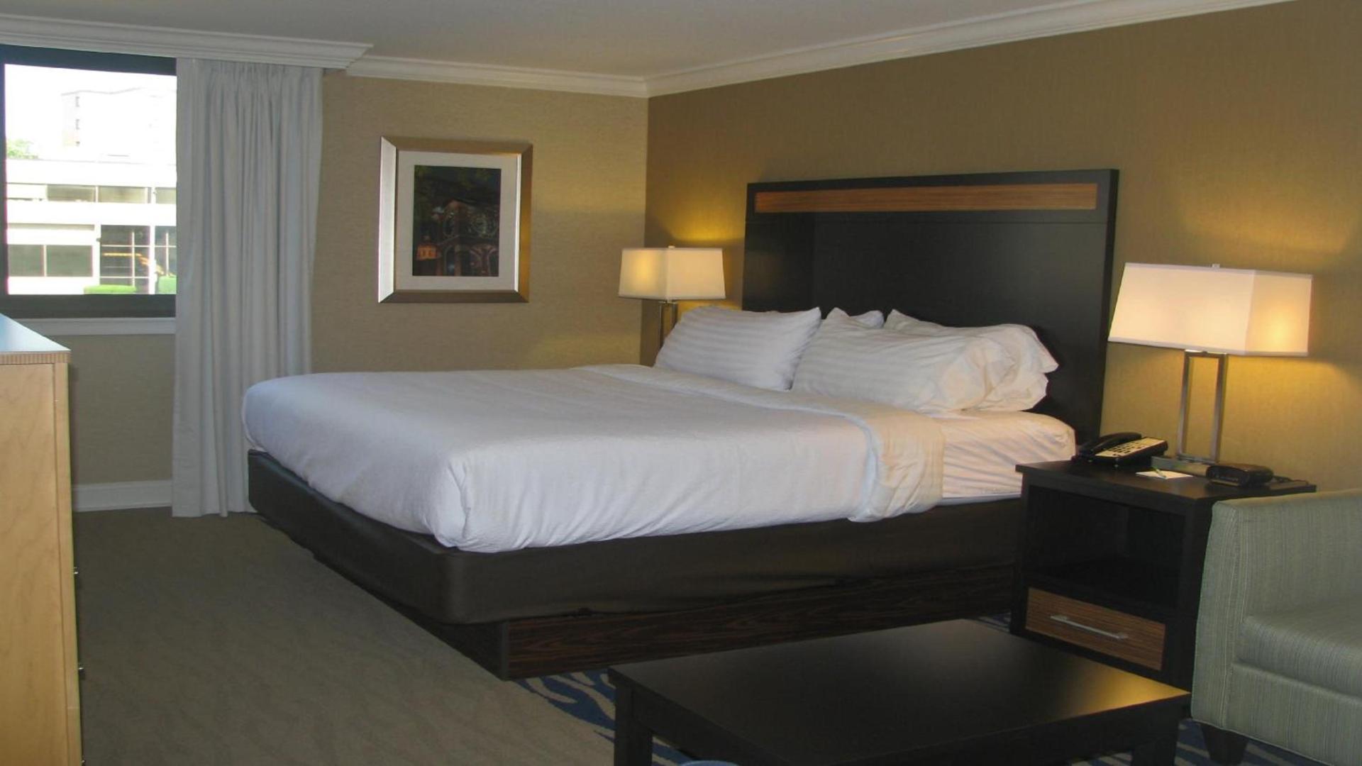 Doubletree By Hilton Concord Downtown photo 32