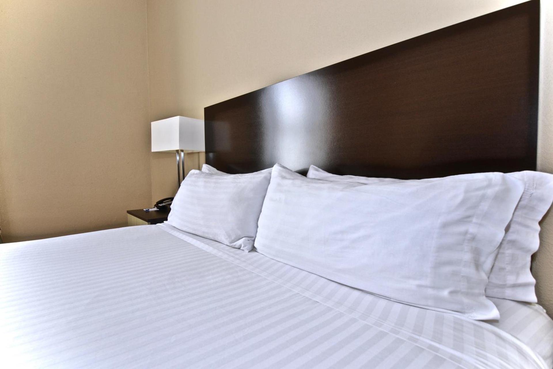 Holiday Inn Express Cleveland Downtown by IHG photo 8