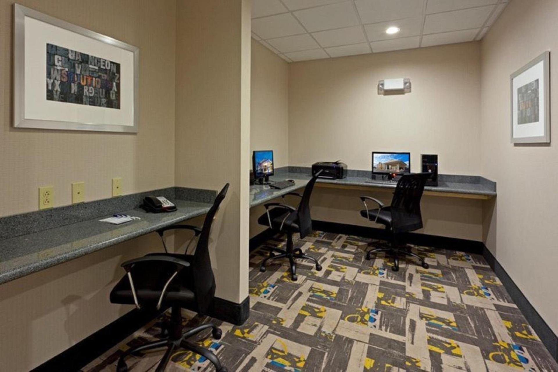 Holiday Inn Express and Suites Batavia by IHG photo 5