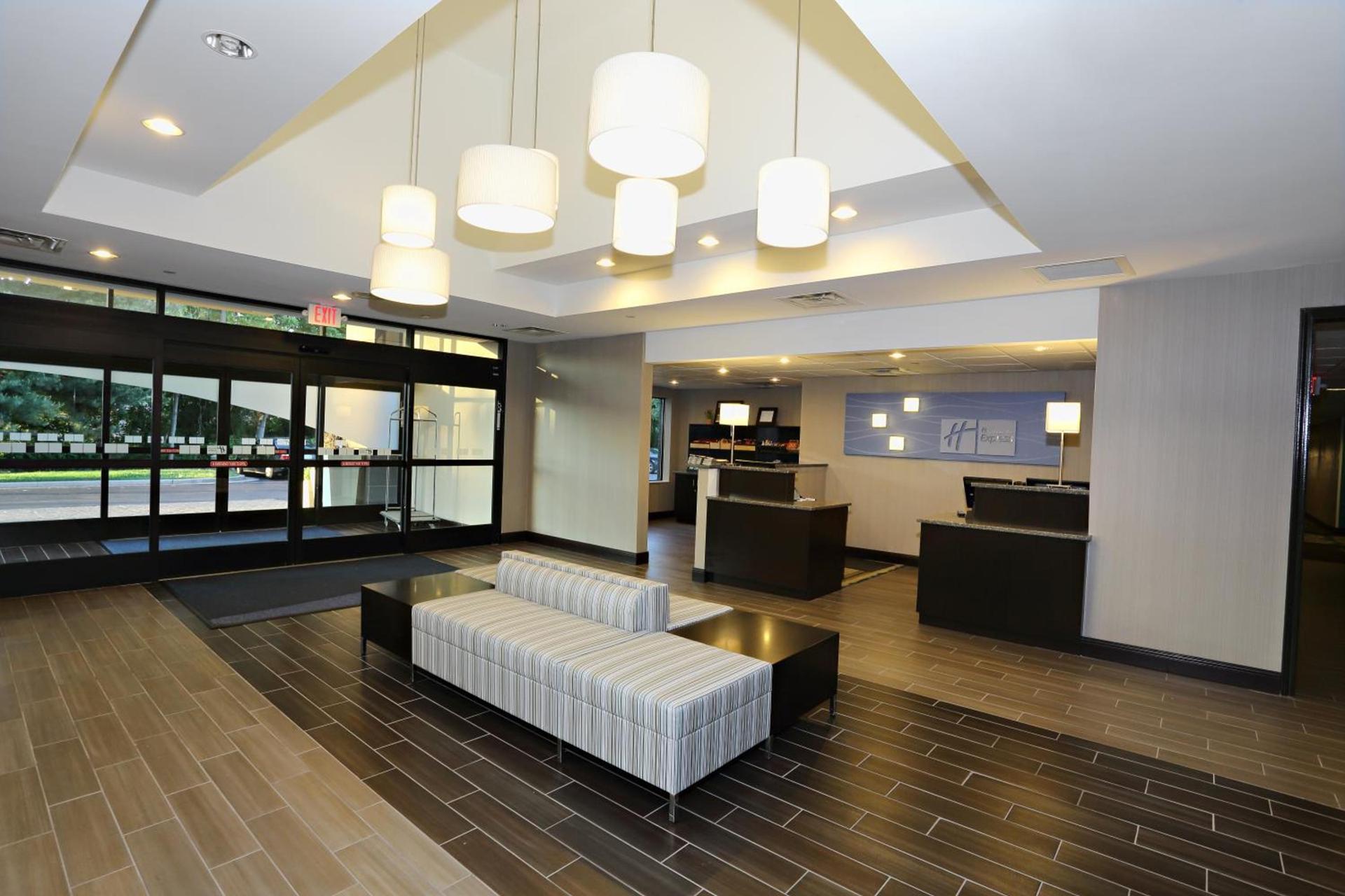Holiday Inn Express Brentwood-South Cool Springs by IHG photo 8