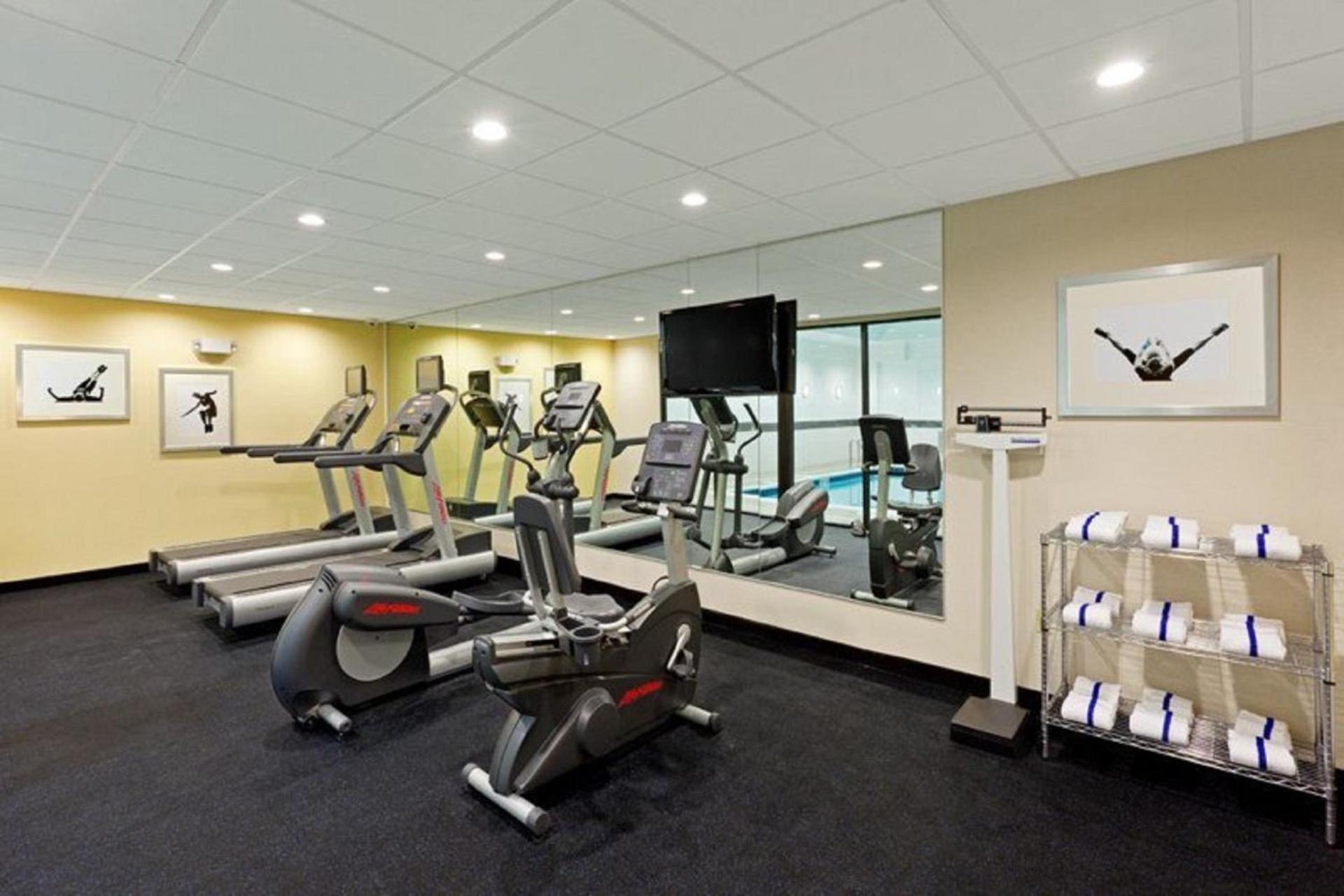 Holiday Inn Express and Suites Batavia by IHG photo 6