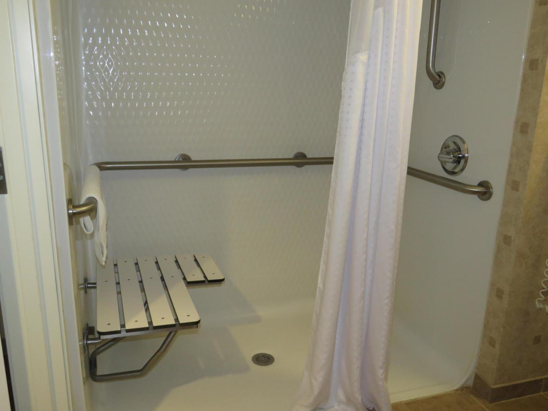 Holiday Inn Express Hotel & Suites Bartlesville by IHG photo 19