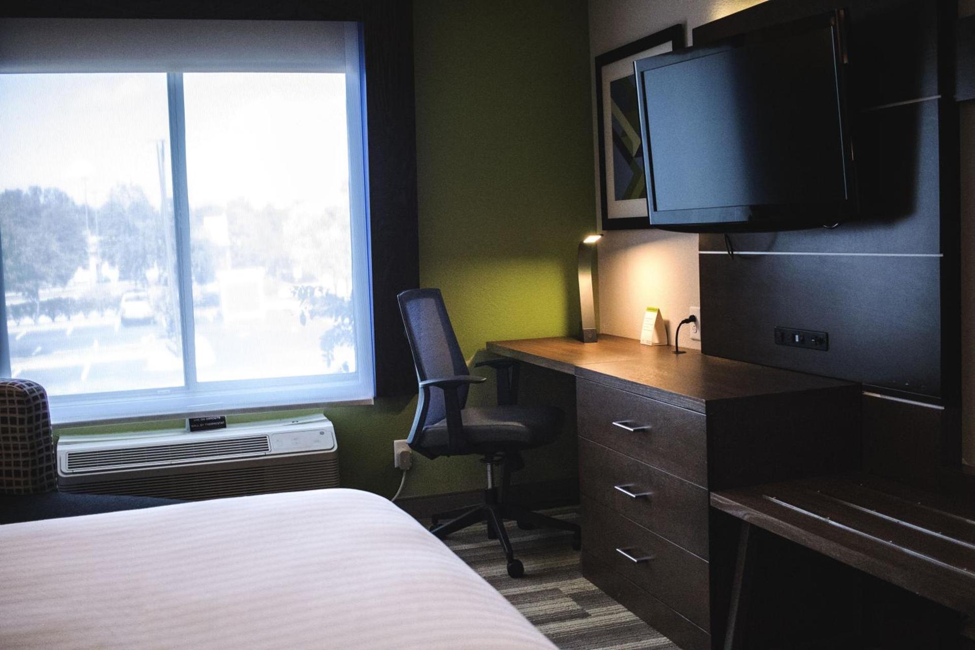 Holiday Inn Express & Suites Columbia-I-26 @ Harbison Blvd by IHG photo 49