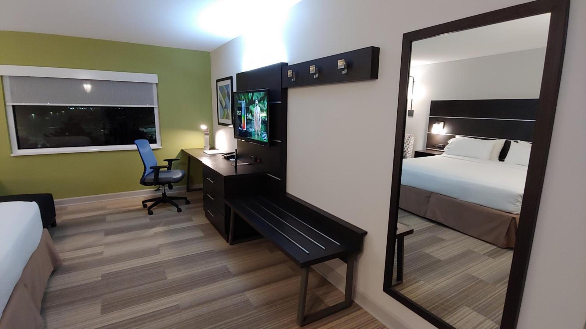 Holiday Inn Express Schaumburg-Rolling Meadows by IHG photo 29