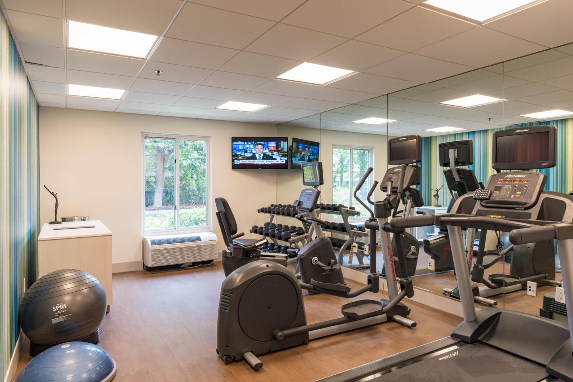 Holiday Inn Express Charleston US Highway 17 & I-526 by IHG photo 10