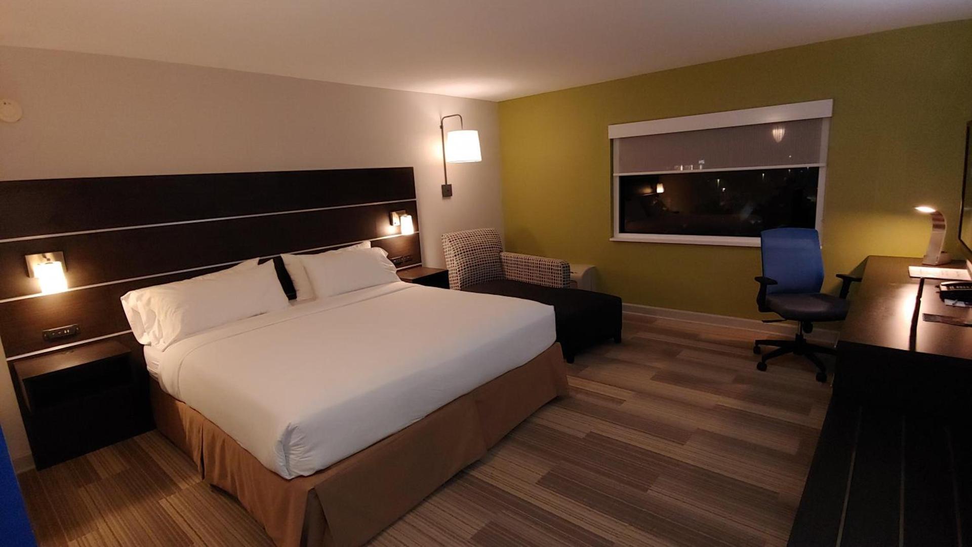 Holiday Inn Express Schaumburg-Rolling Meadows by IHG photo 27