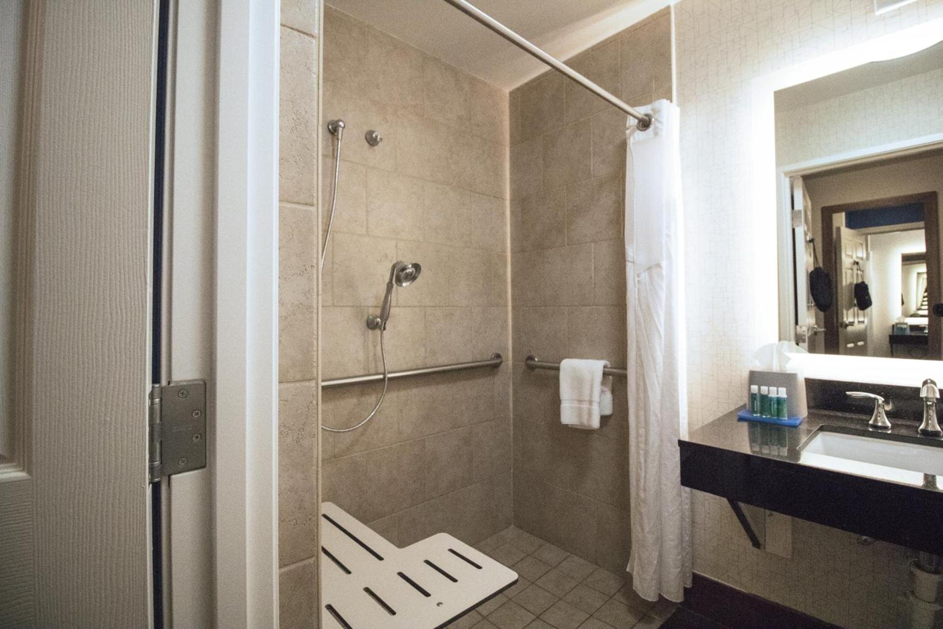 Holiday Inn Express & Suites Columbia-I-26 @ Harbison Blvd by IHG photo 43