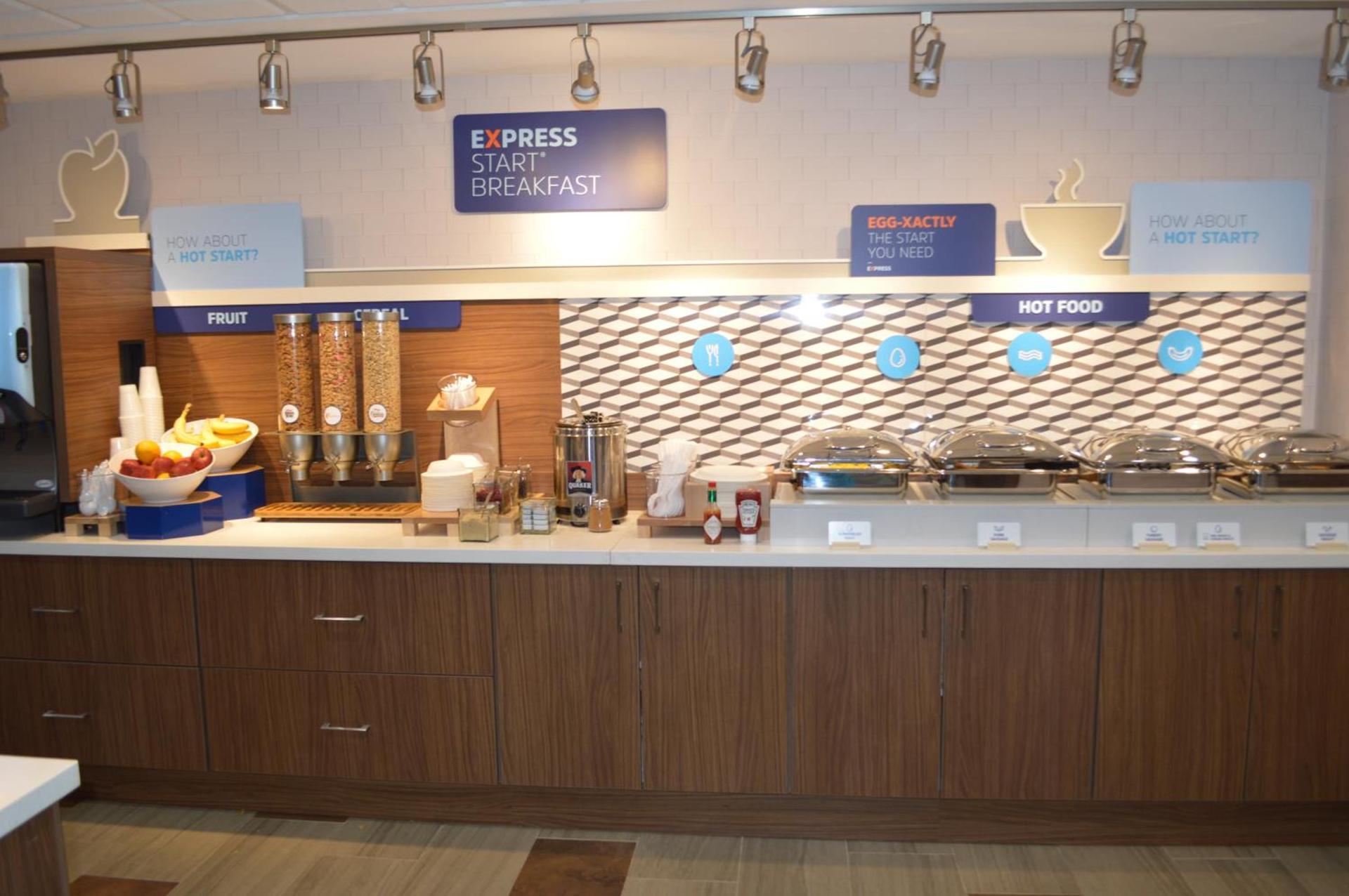 Holiday Inn Express Hotel & Suites Bismarck by IHG photo 37