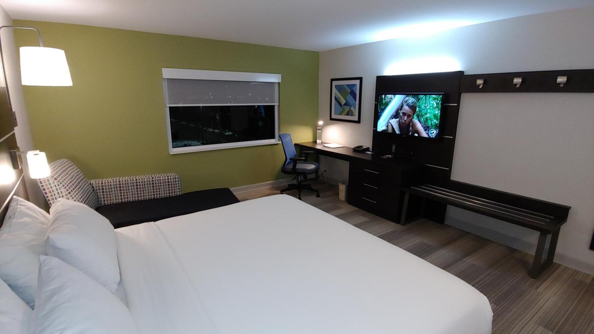 Holiday Inn Express Schaumburg-Rolling Meadows by IHG photo 30