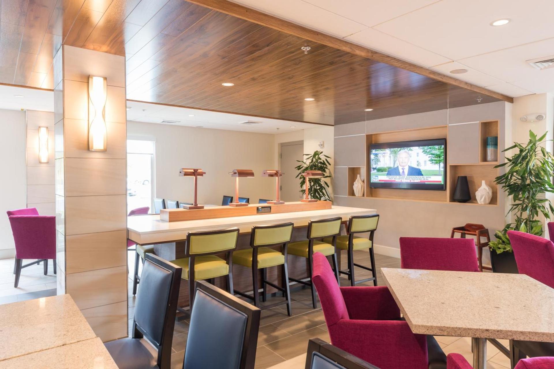 Holiday Inn Express Charleston US Highway 17 & I-526 by IHG photo 15