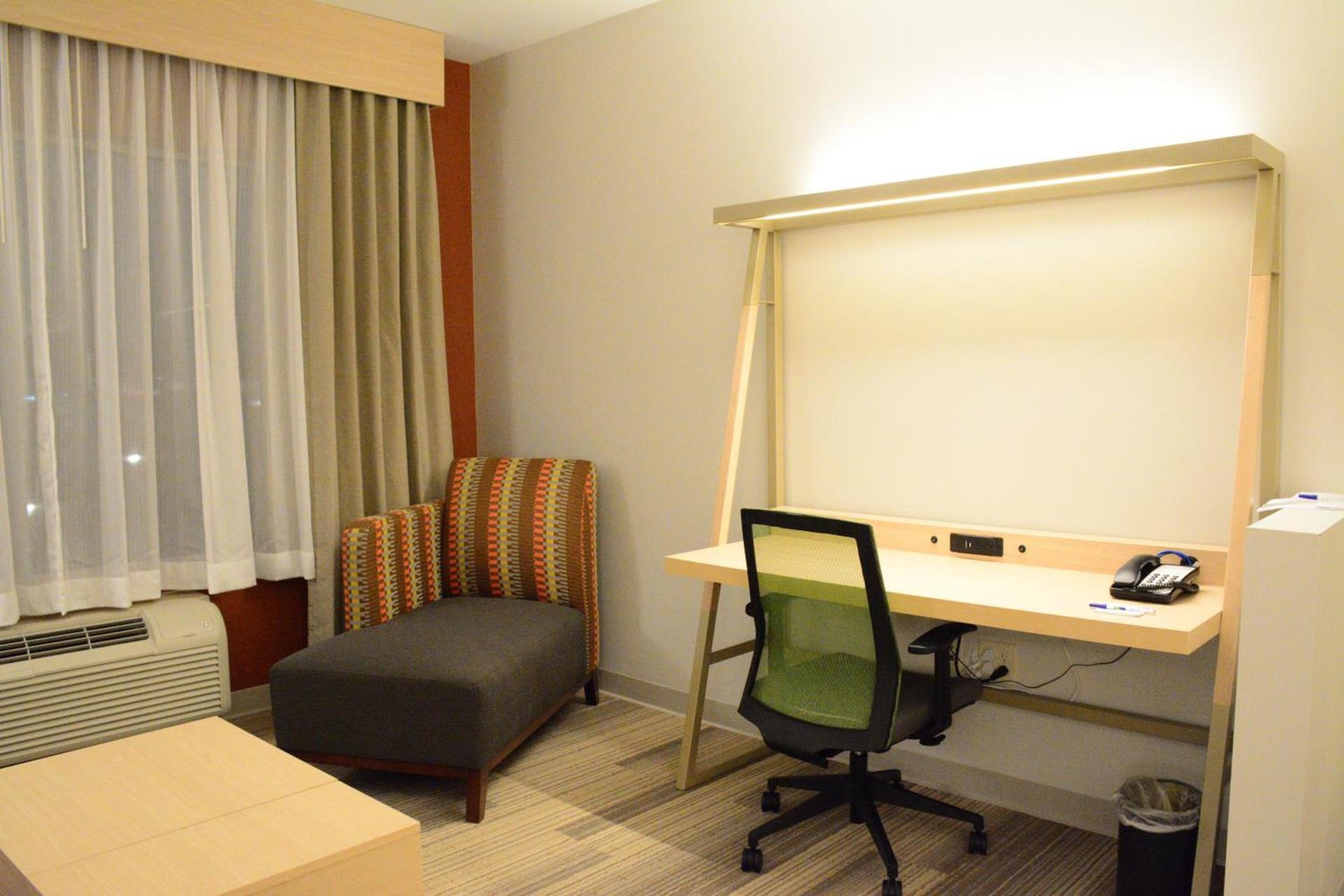 Holiday Inn Express & Suites Lexington Park California by IHG photo 42