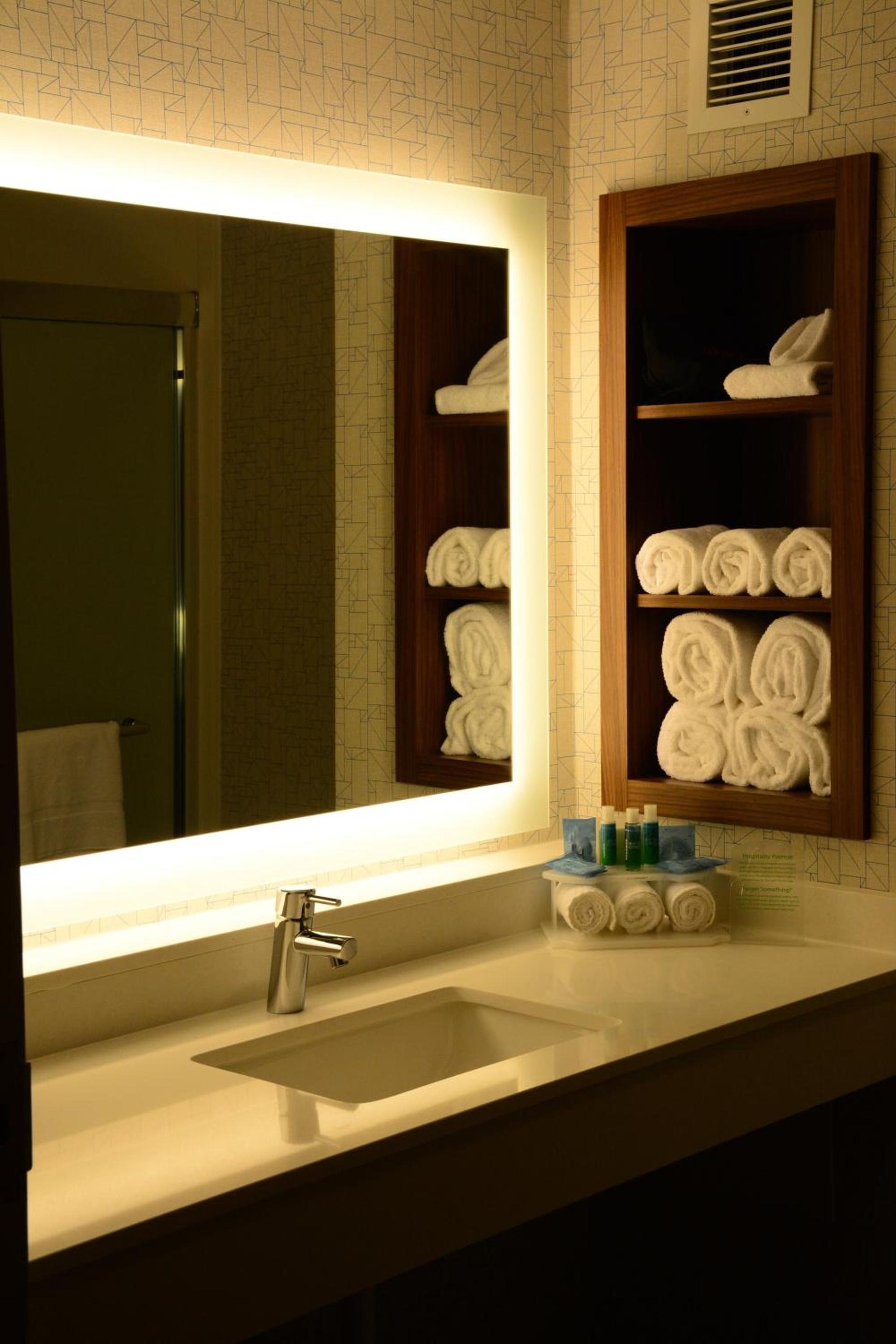 Holiday Inn Express & Suites Lexington Park California by IHG photo 30