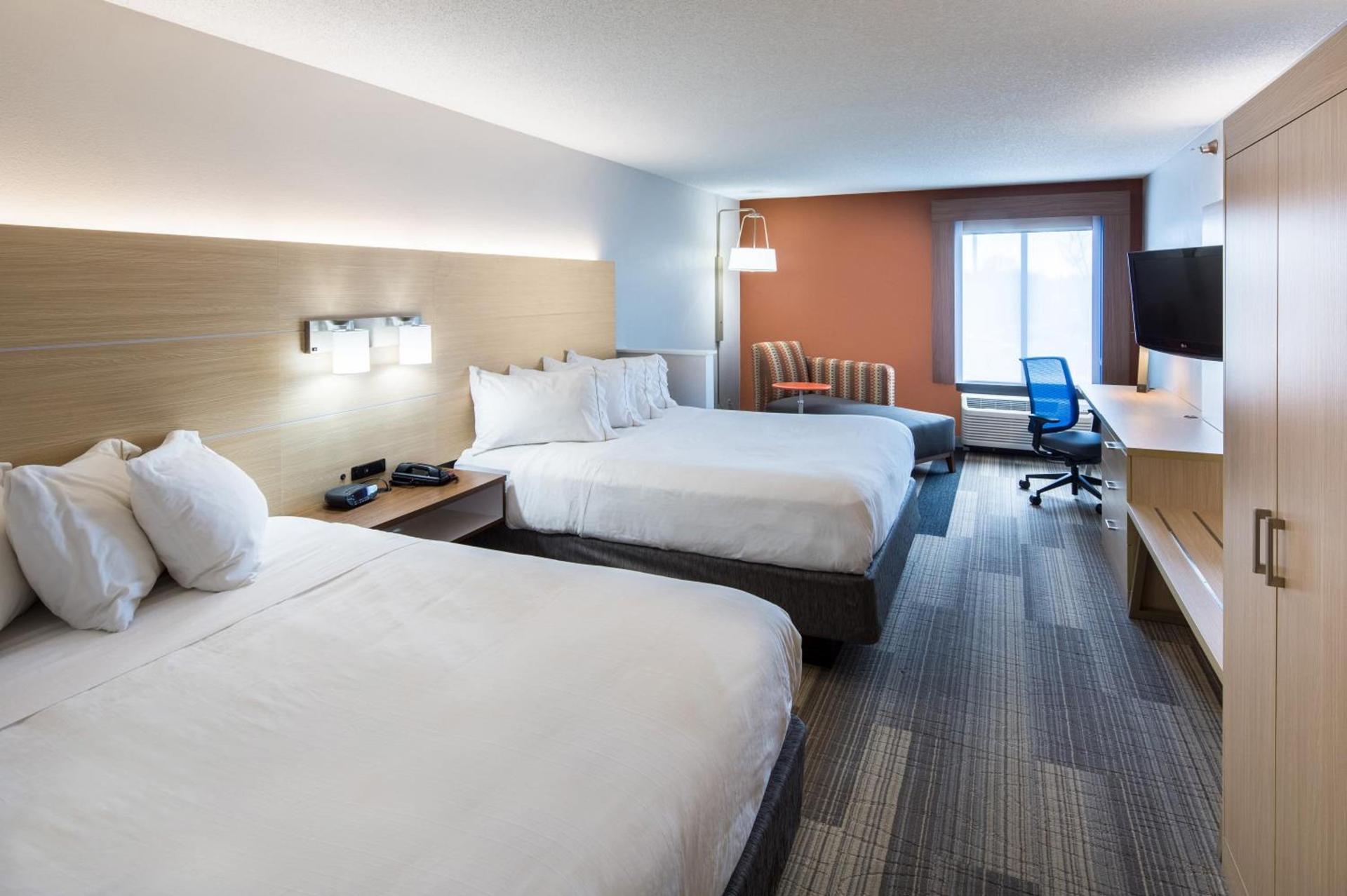 Holiday Inn Express Cedar Rapids - Collins Road by IHG photo 35