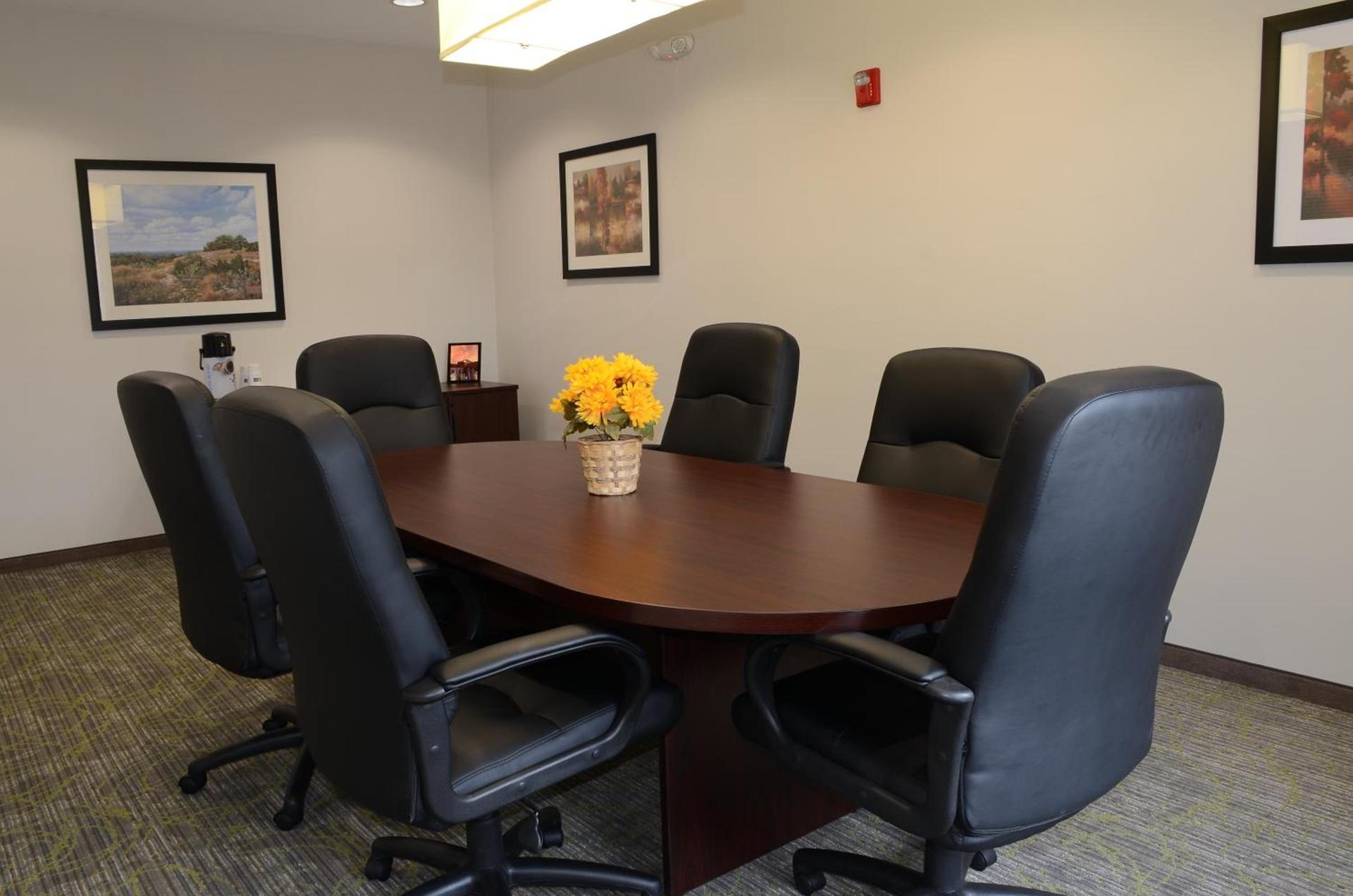 Holiday Inn Express Hotel & Suites Burlington by IHG photo 36