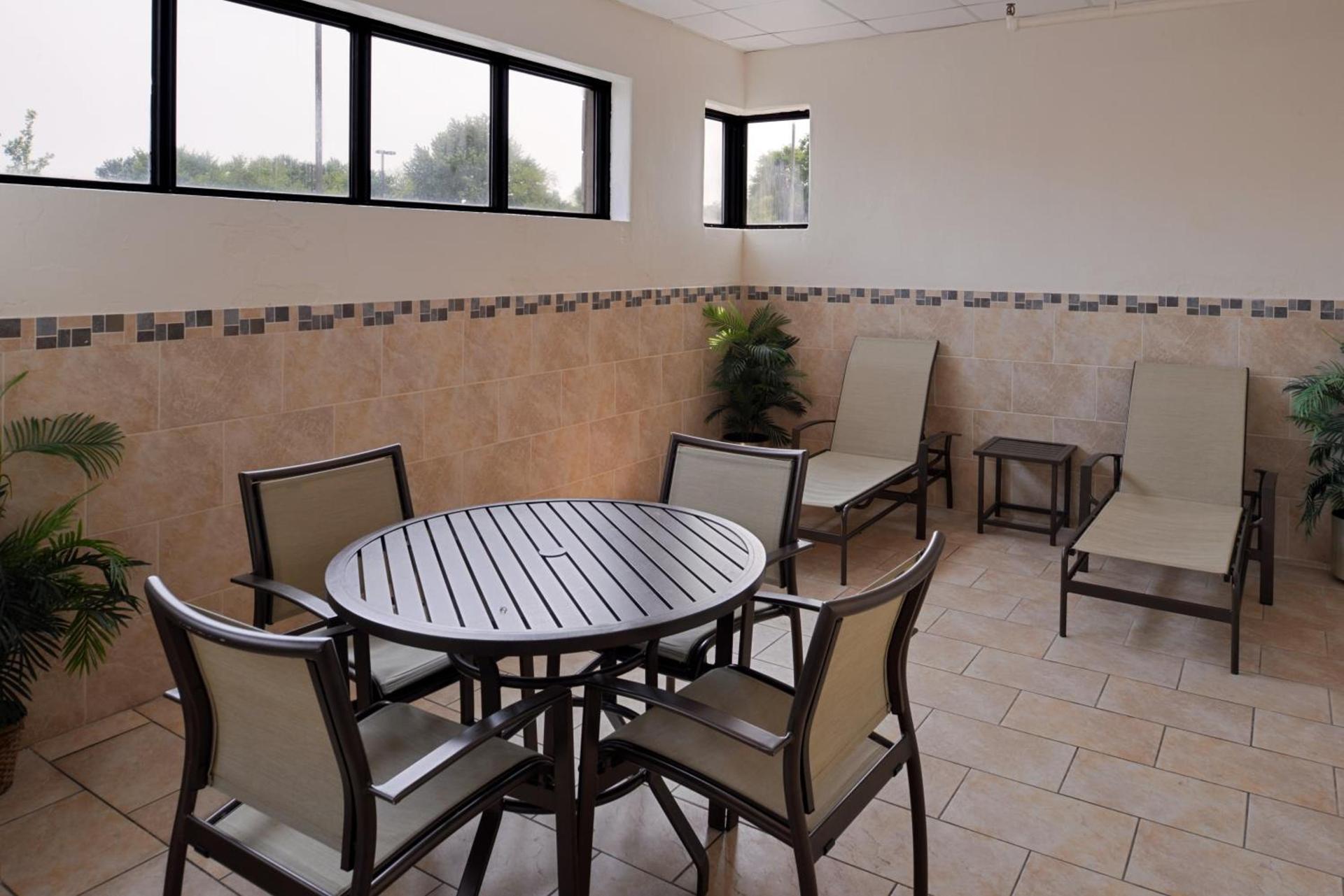 Holiday Inn Express Crestwood by IHG photo 20