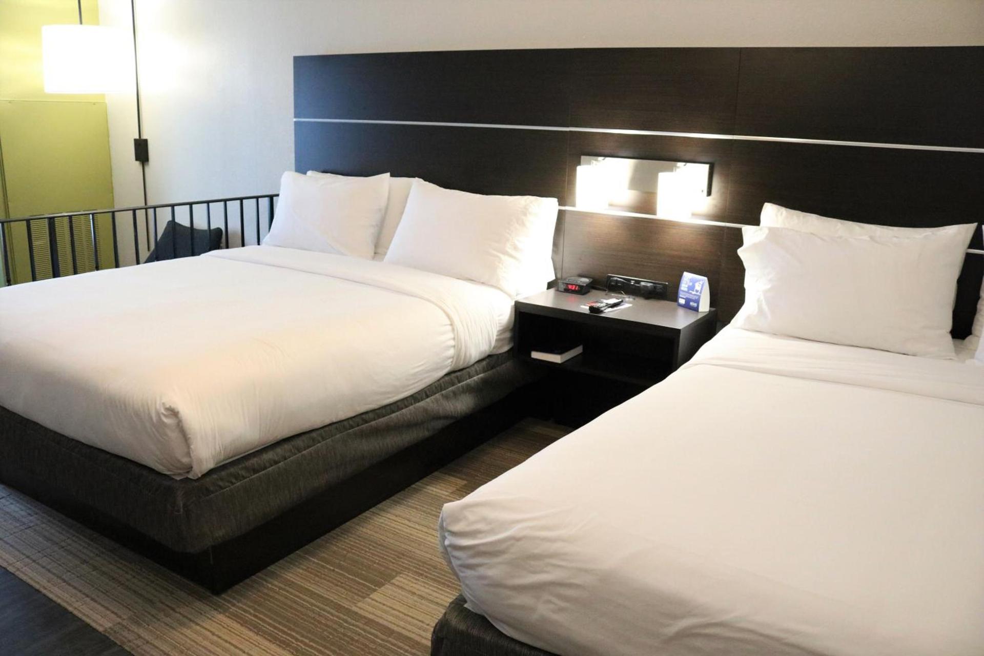 Holiday Inn Express & Suites Columbia-Fort Jackson by IHG photo 9