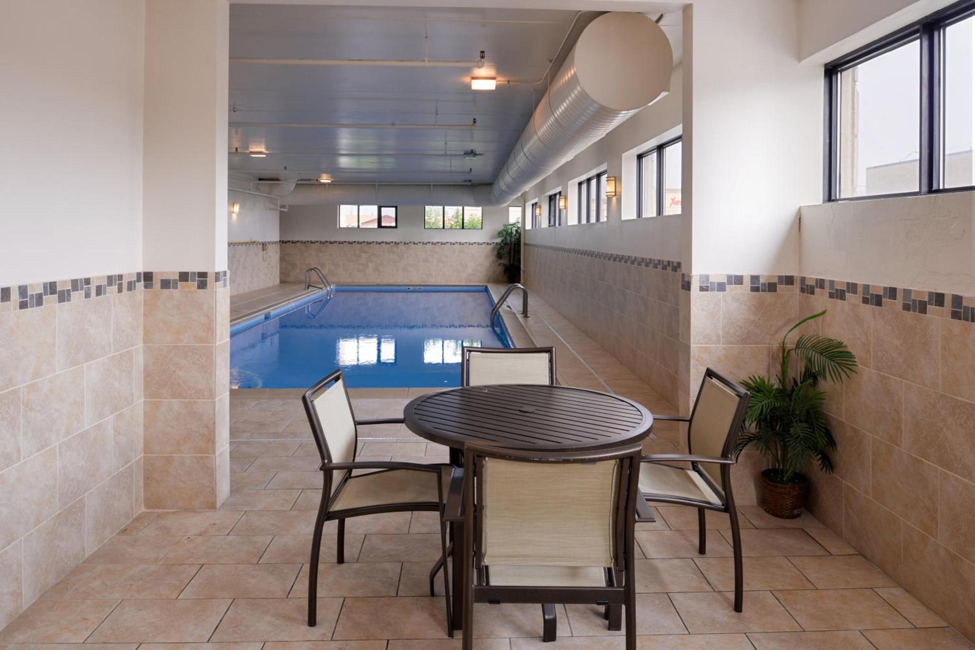 Holiday Inn Express Crestwood by IHG photo 19