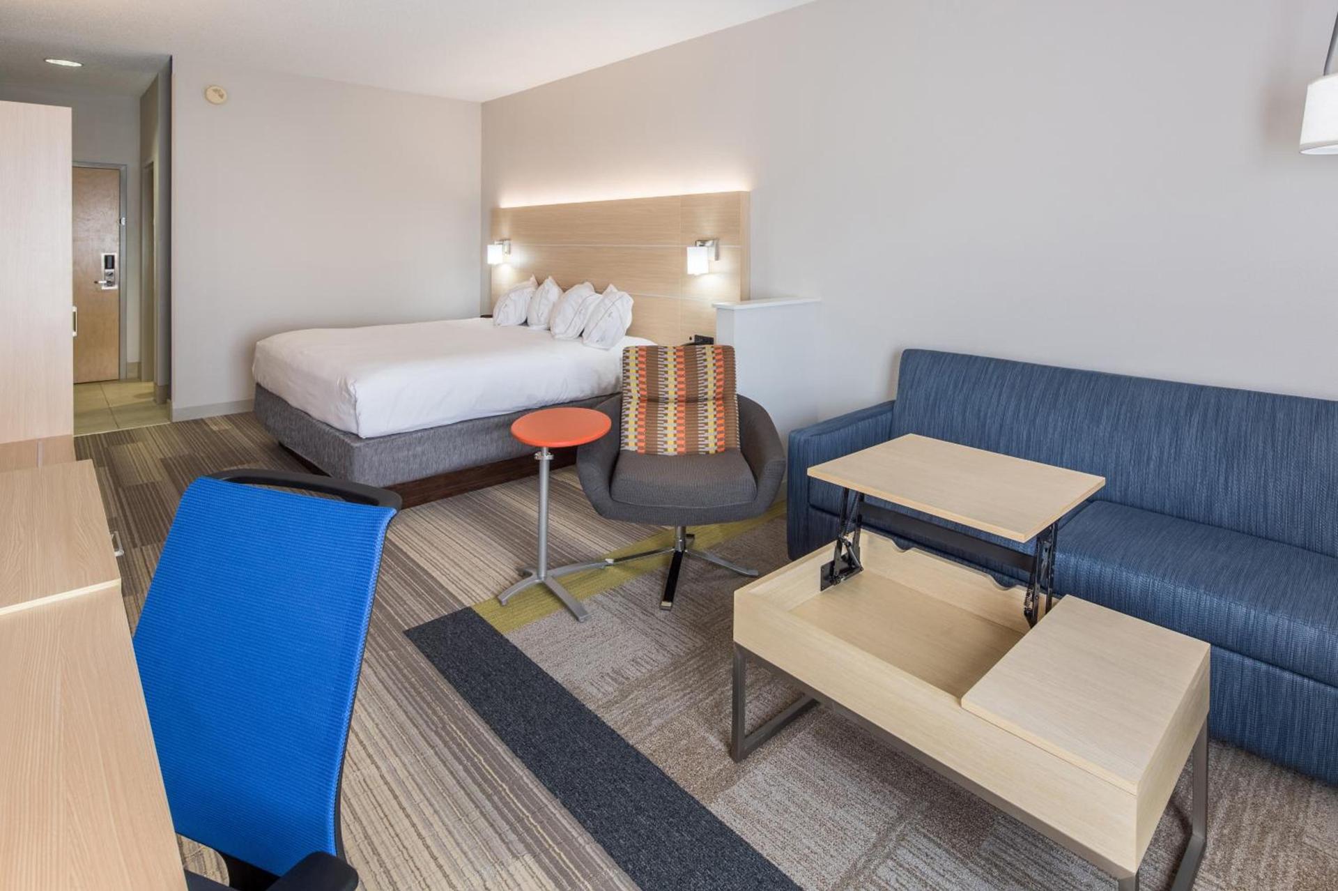 Holiday Inn Express Cedar Rapids - Collins Road by IHG photo 32