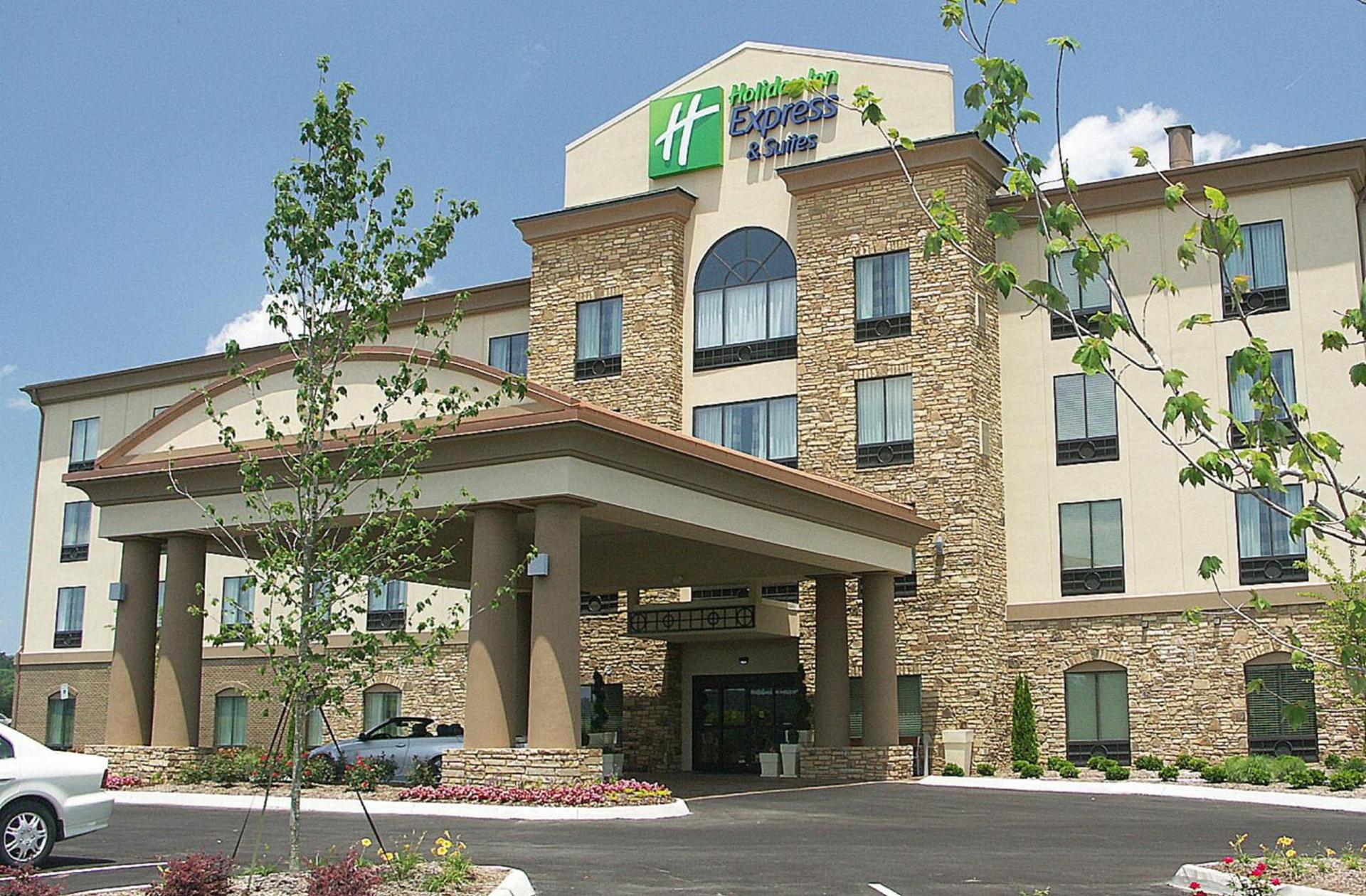 Holiday Inn Express & Suites - Cleveland Northwest by IHG photo 3