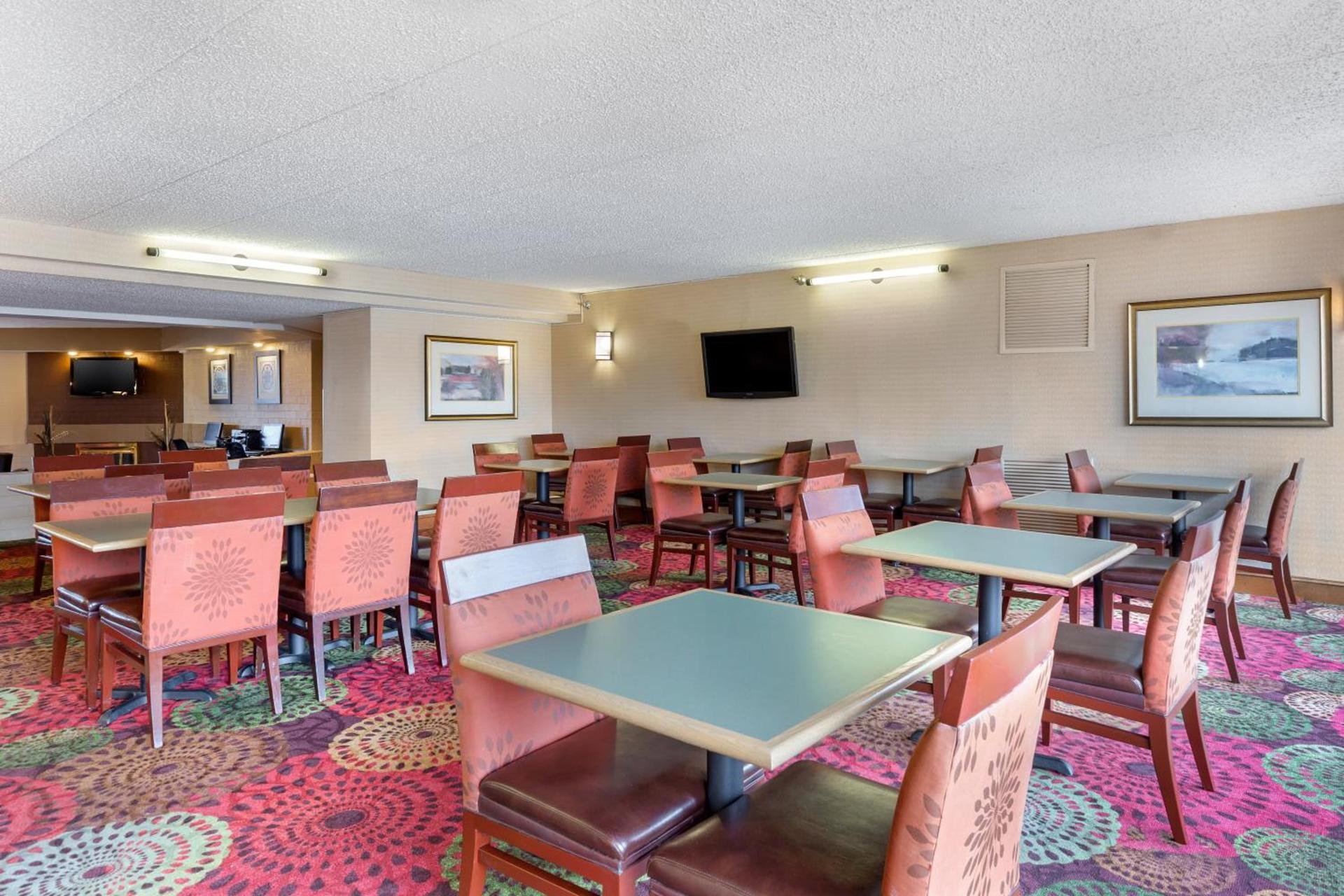 Holiday Inn Express Chicago-Downers Grove by IHG photo 29