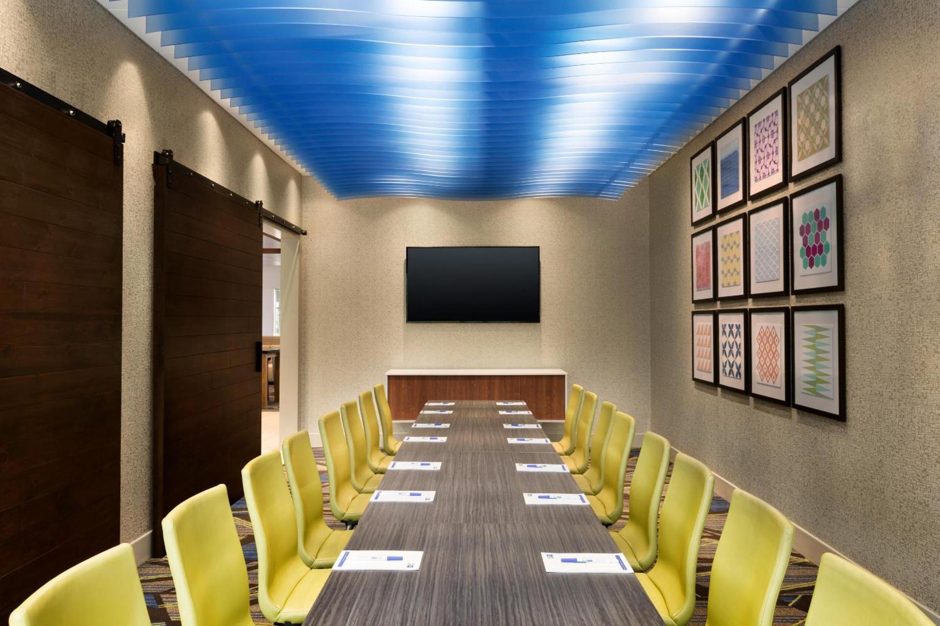 Holiday Inn Express & Suites - Yorkville by IHG photo 16