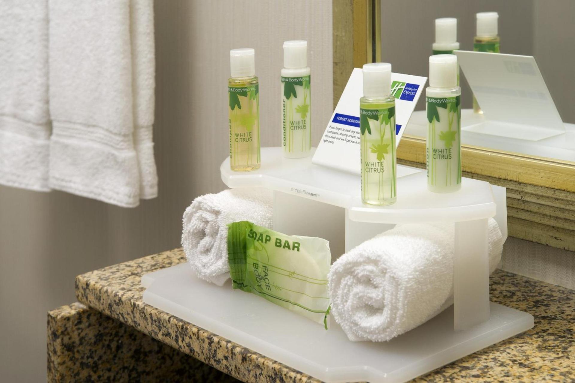 Holiday Inn Express Baltimore at the Stadiums by IHG photo 40