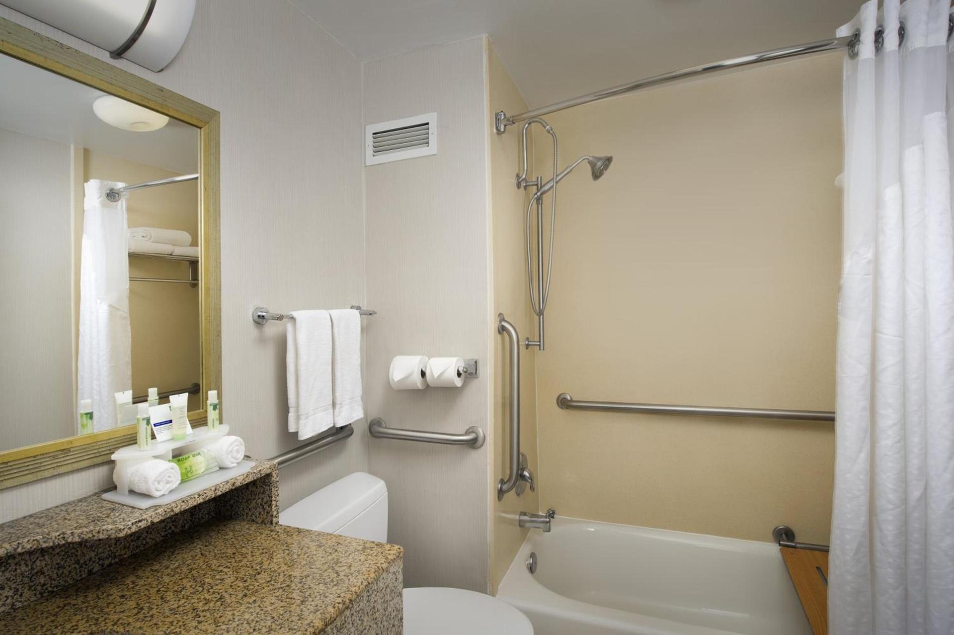 Holiday Inn Express Baltimore at the Stadiums by IHG photo 9