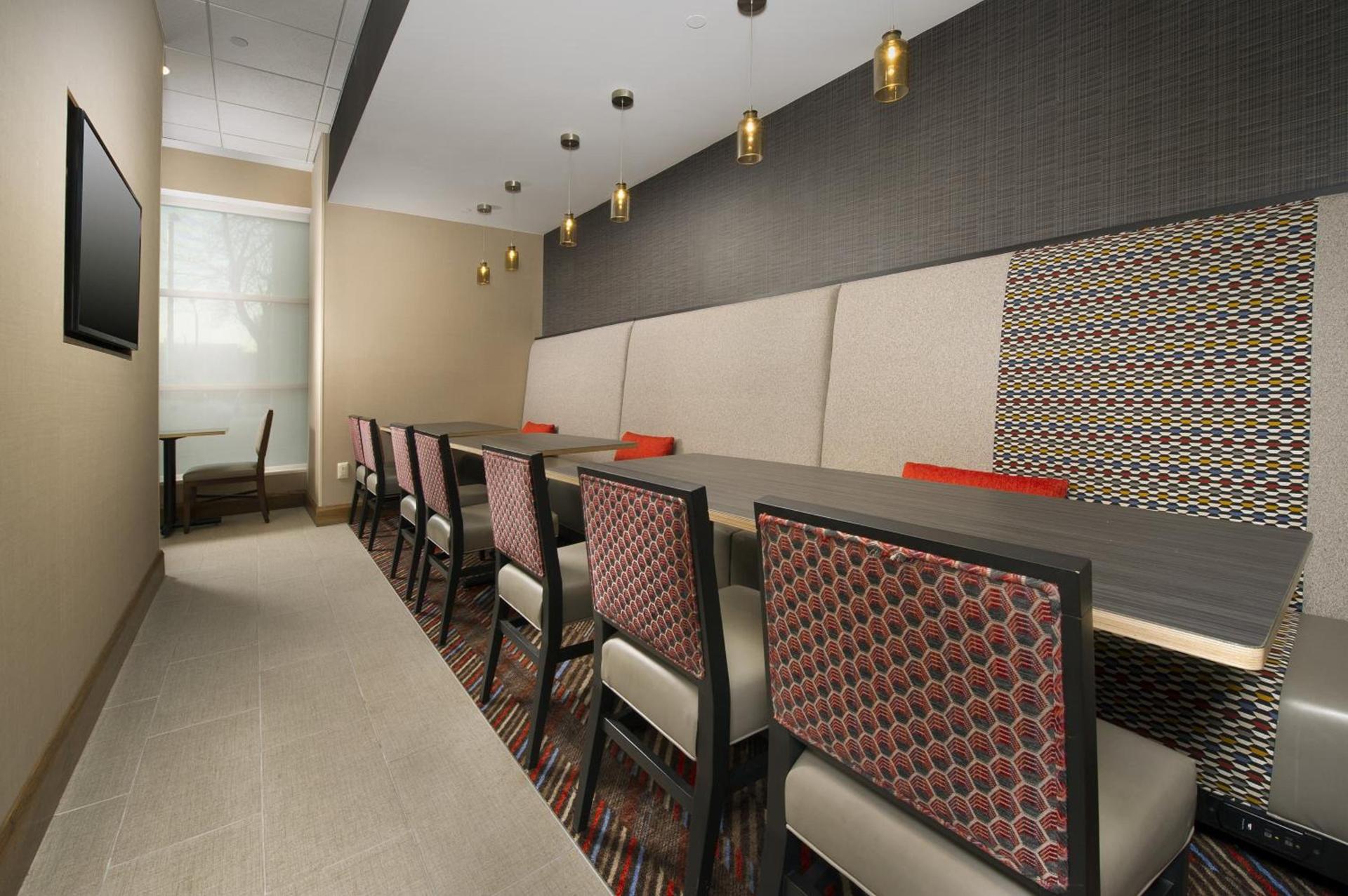 Holiday Inn Express Baltimore at the Stadiums by IHG photo 14