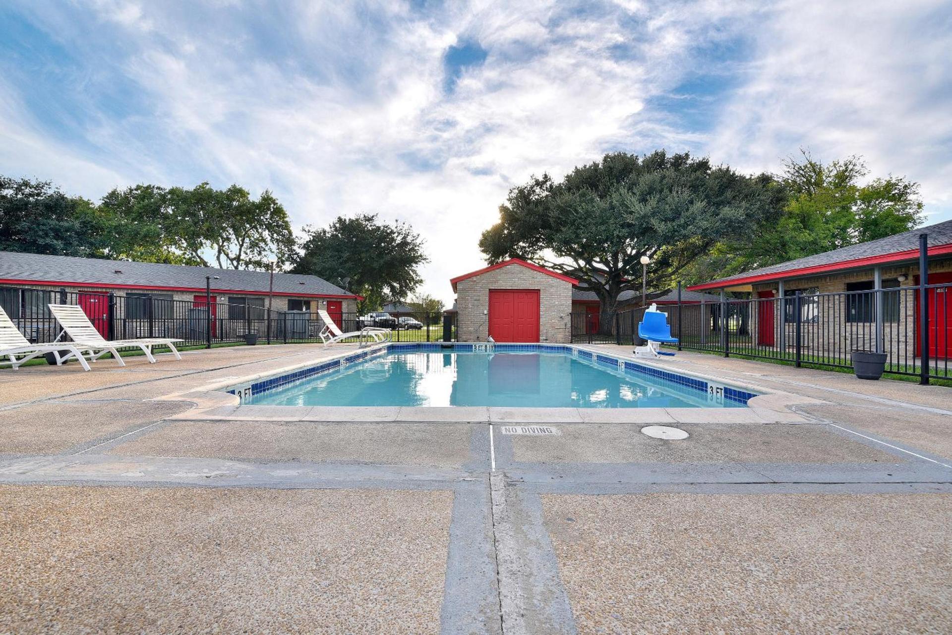 Americas Best Value Inn Lockhart TX photo 47
