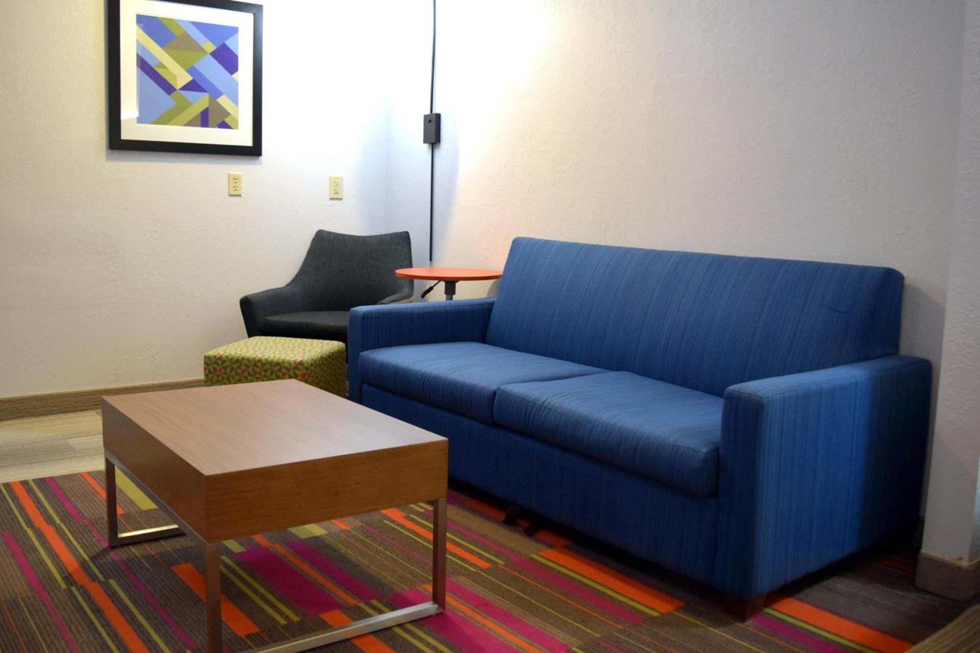 Holiday Inn Express & Suites Batesville by IHG photo 20