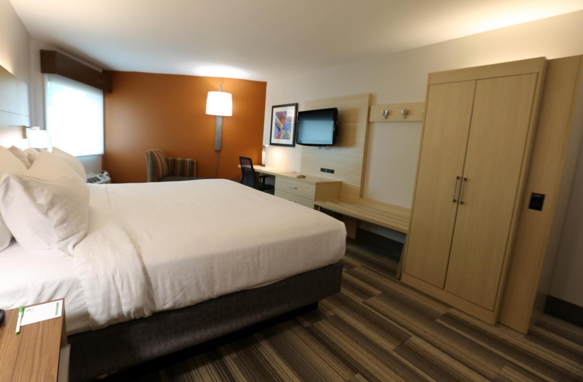 Holiday Inn Express - Biloxi - Beach Blvd by IHG photo 28
