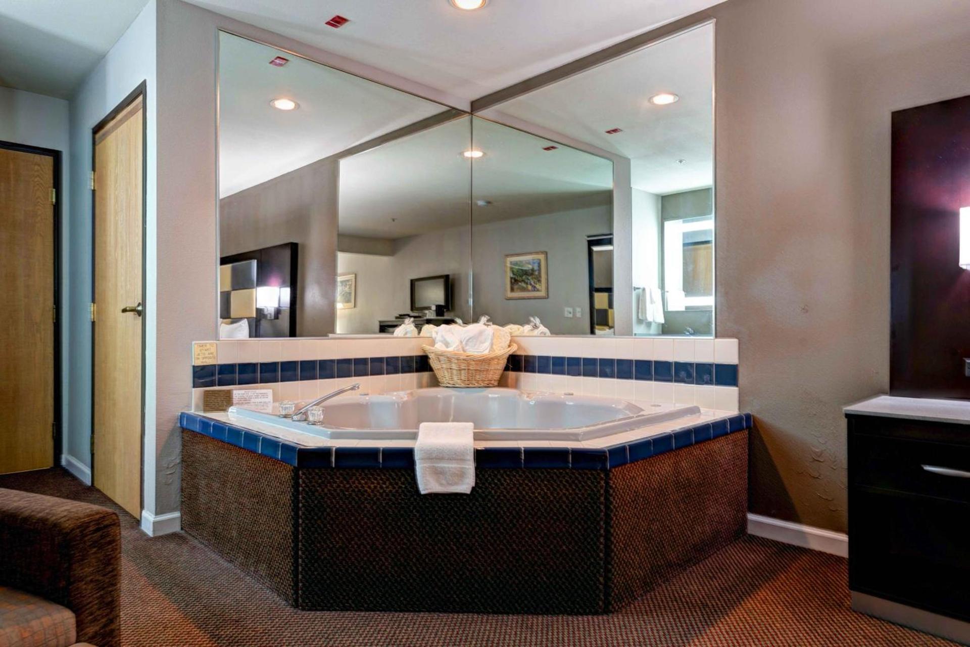 SureStay Plus Hotel by Best Western Redding photo 15