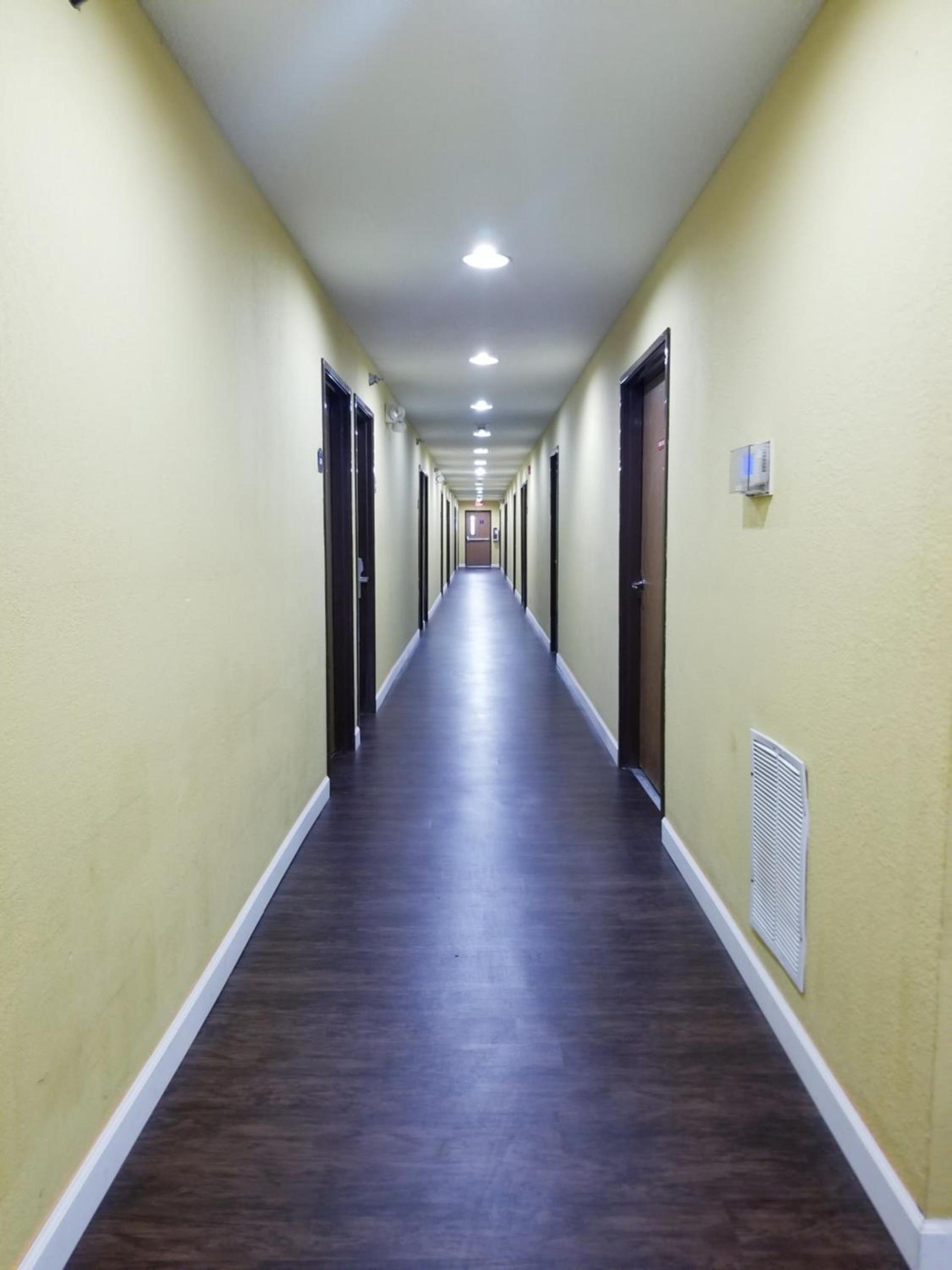 Microtel Inn & Suites by Wyndham Riverside photo 3