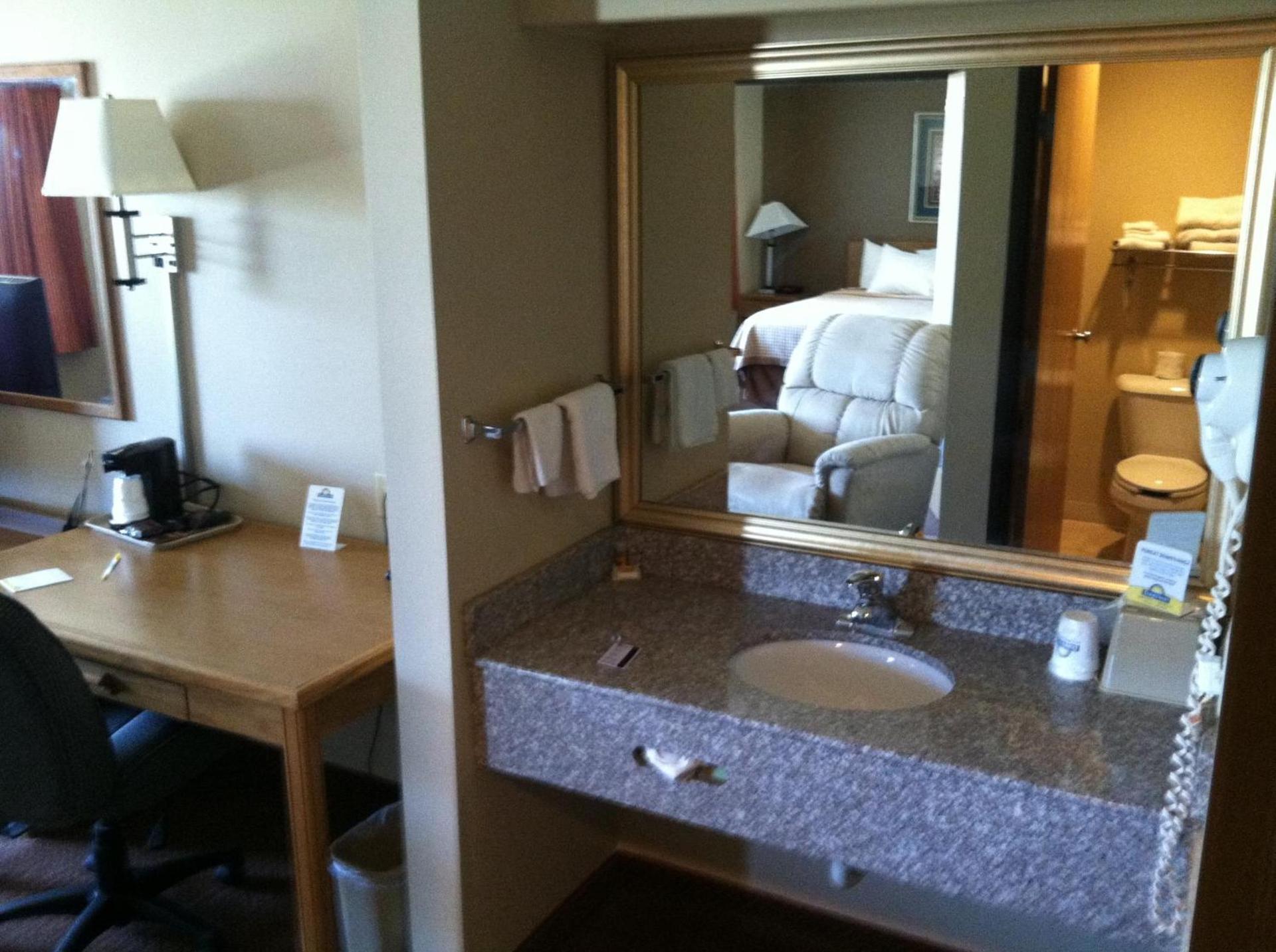 Days Inn by Wyndham Worthington photo 72