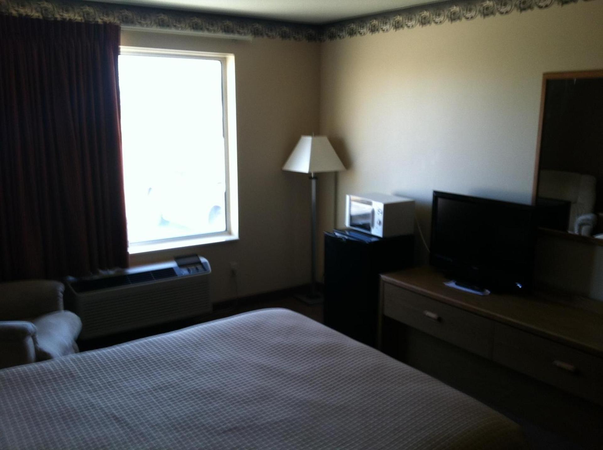 Days Inn by Wyndham Worthington photo 73
