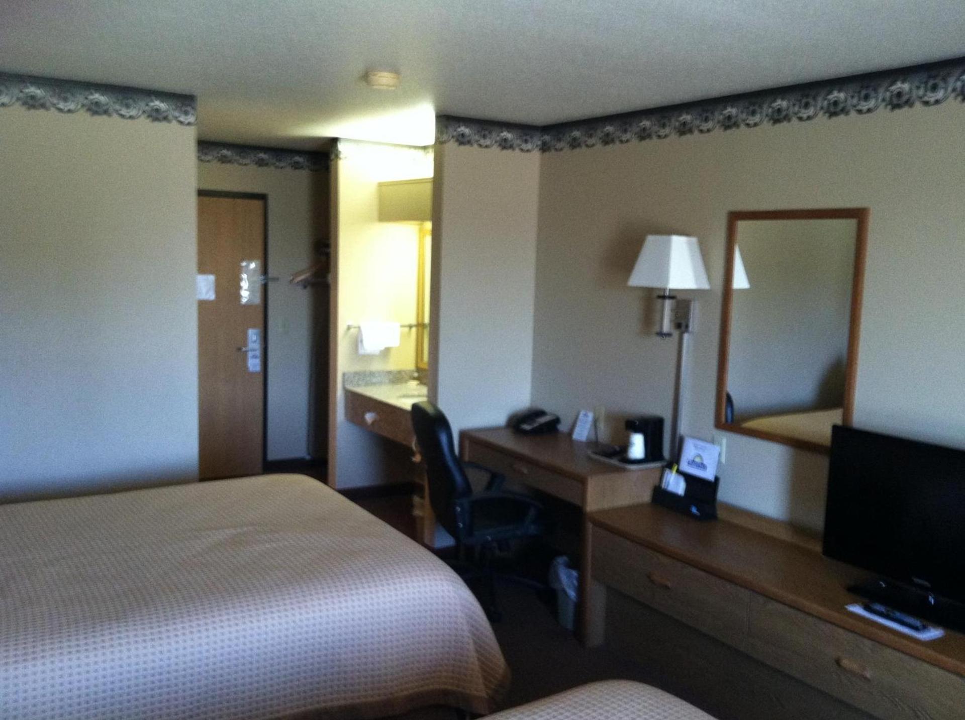 Days Inn by Wyndham Worthington photo 60