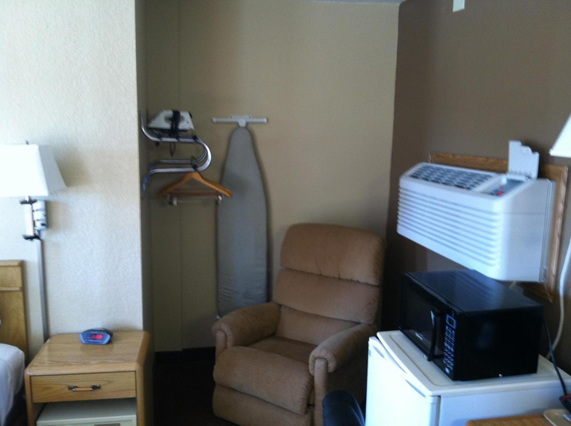 Days Inn by Wyndham Worthington photo 61