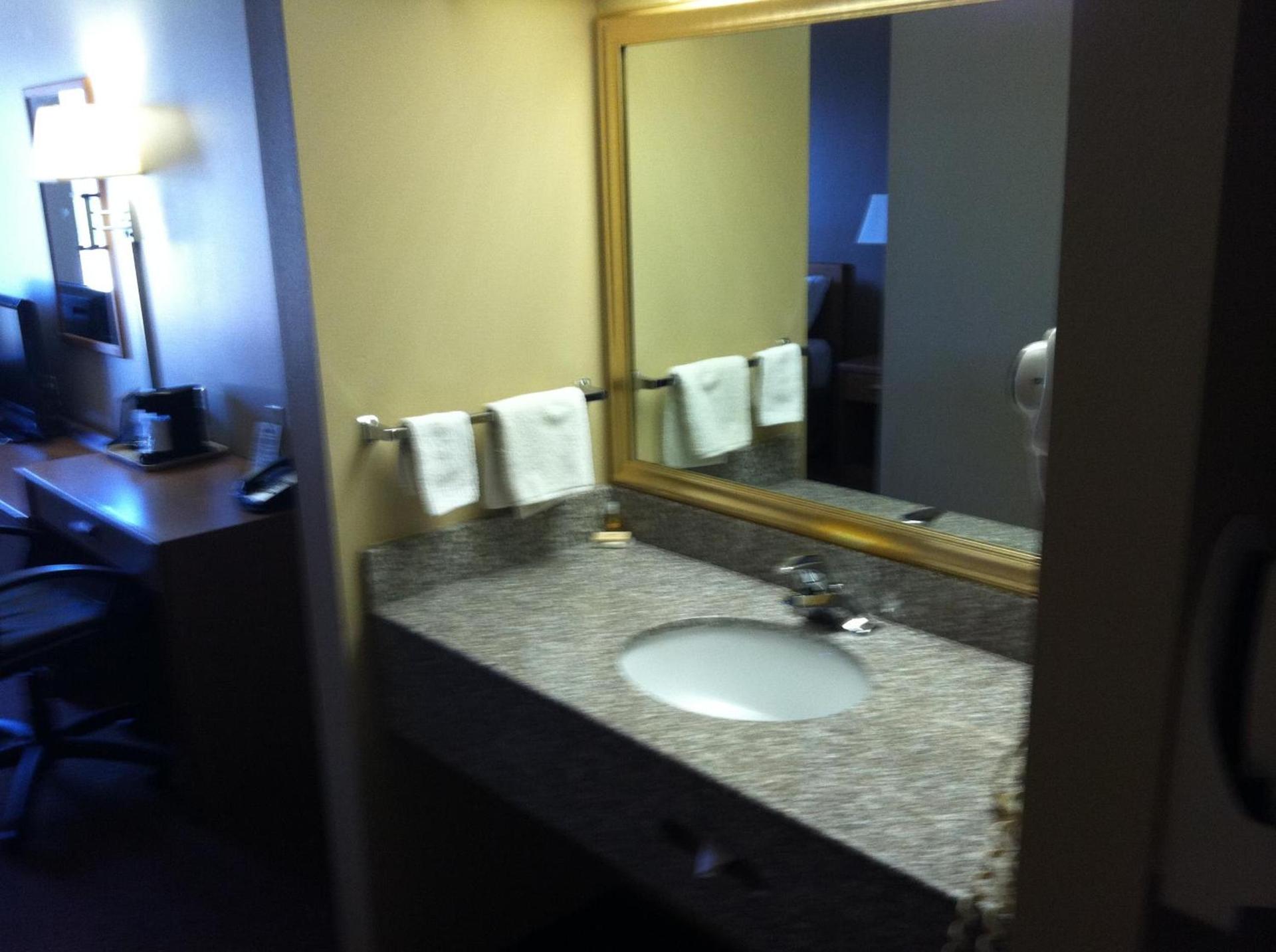 Days Inn by Wyndham Worthington photo 58
