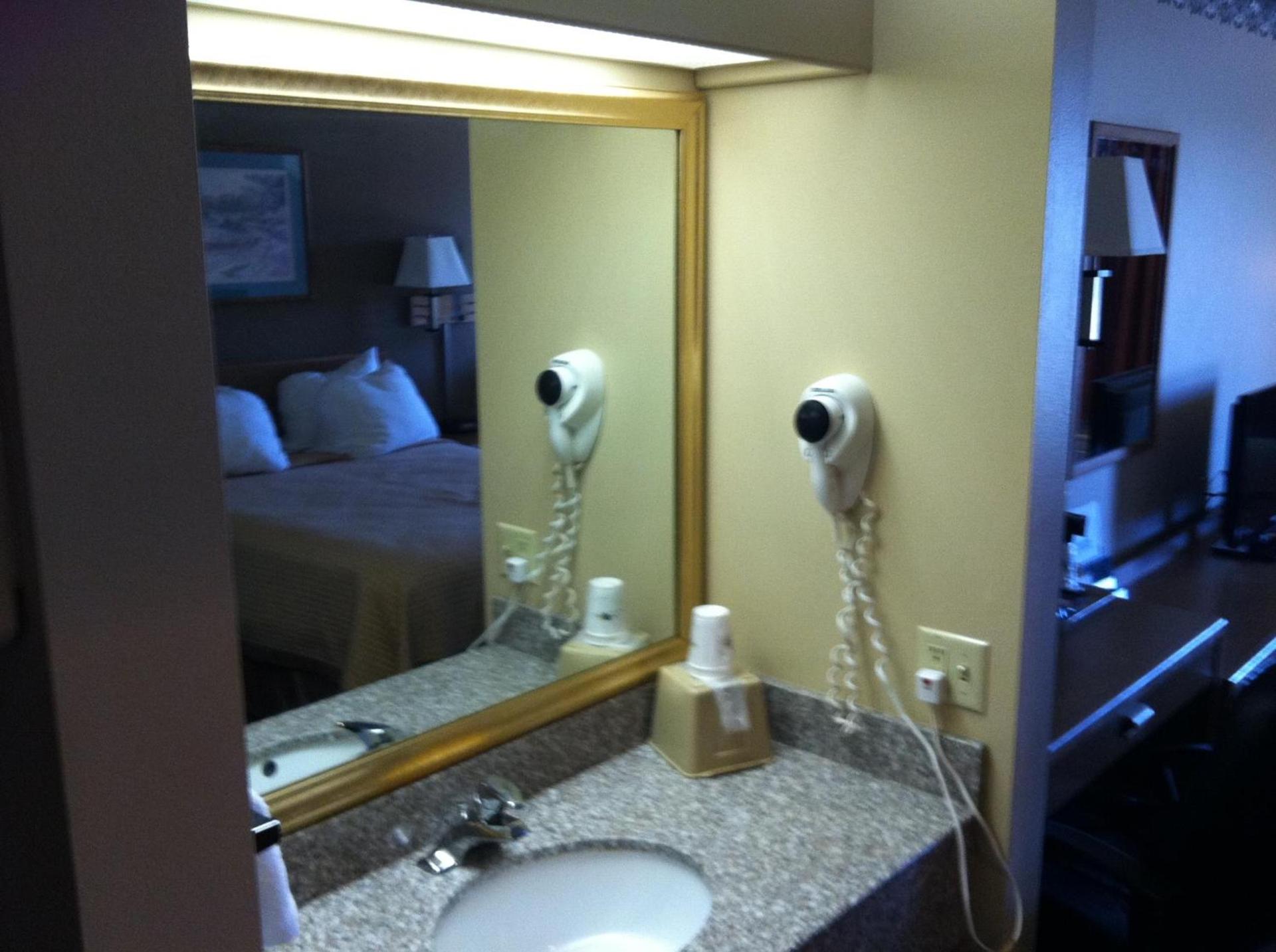 Days Inn by Wyndham Worthington photo 57