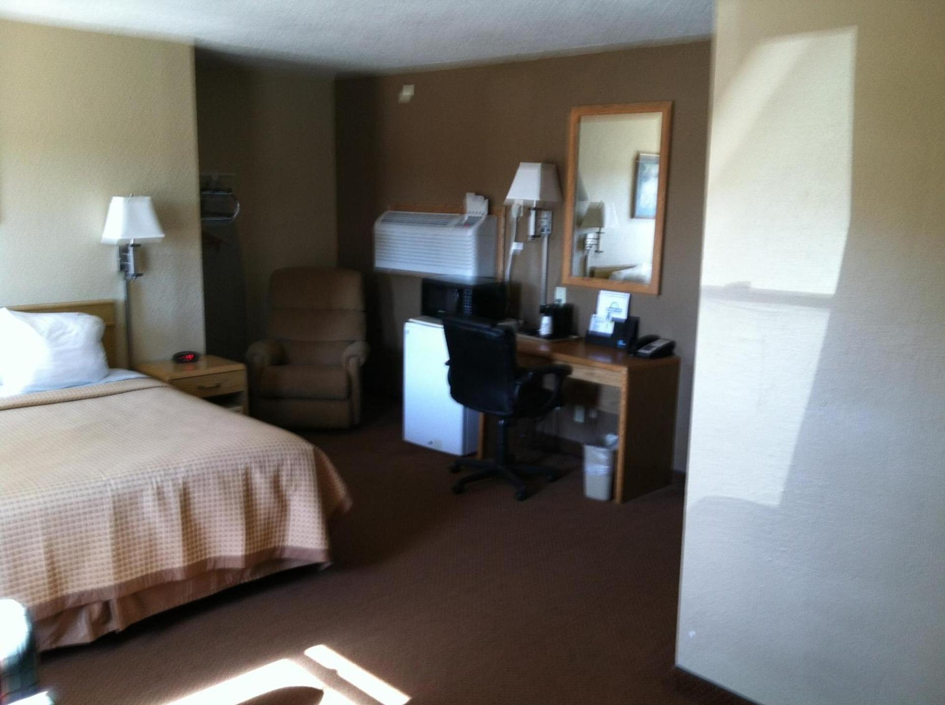 Days Inn by Wyndham Worthington photo 62