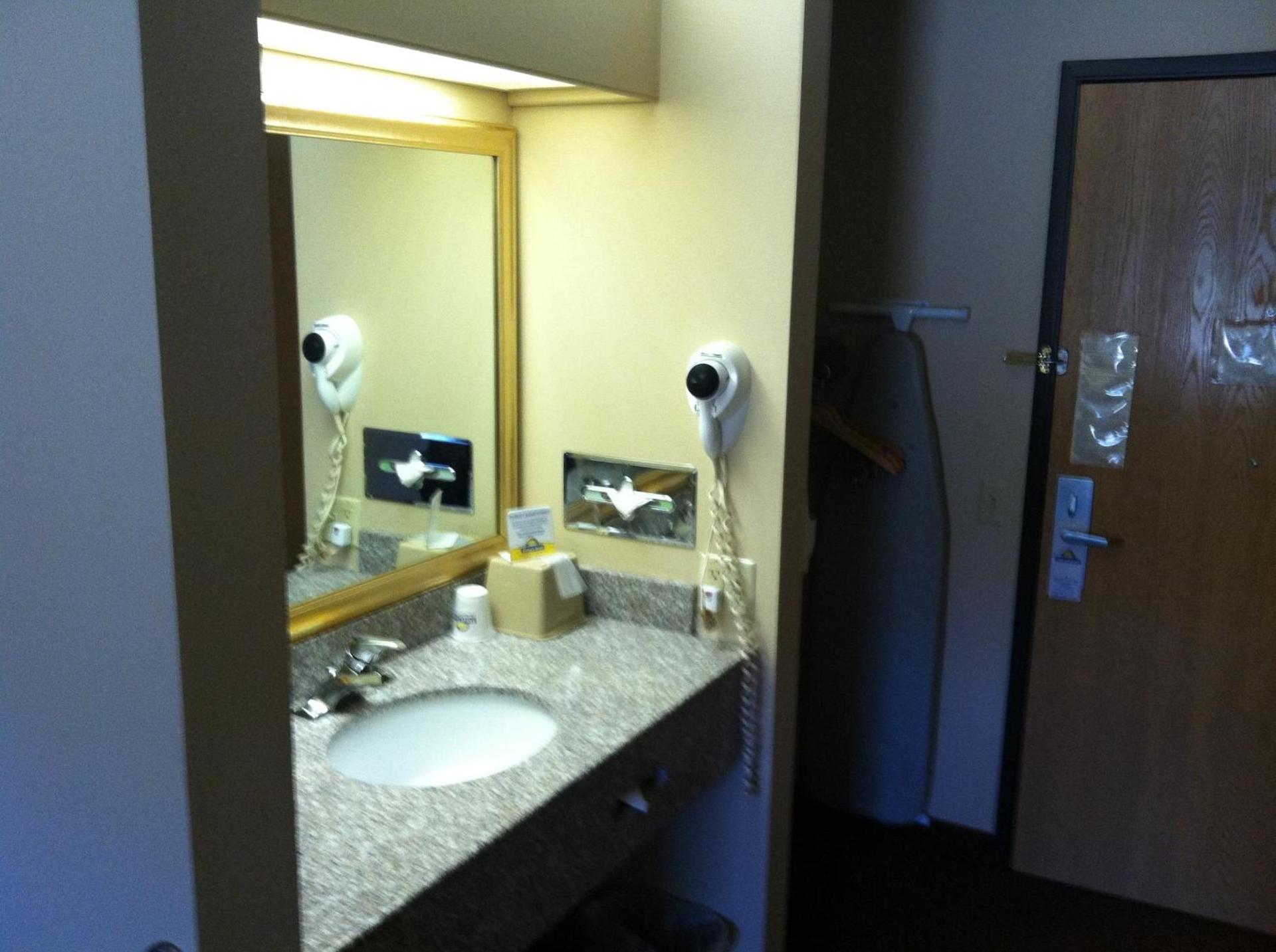 Days Inn by Wyndham Worthington photo 54