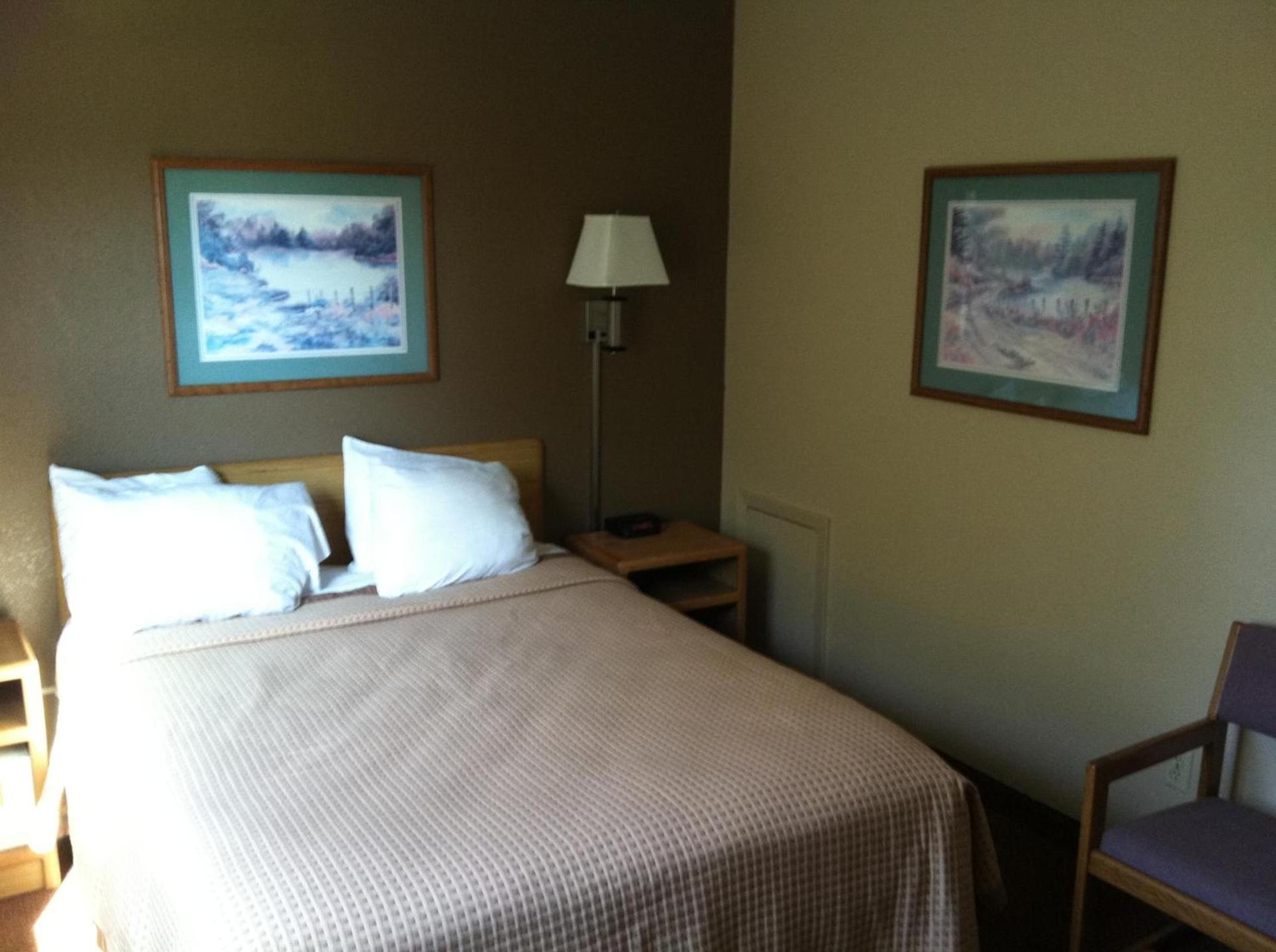 Days Inn by Wyndham Worthington photo 48