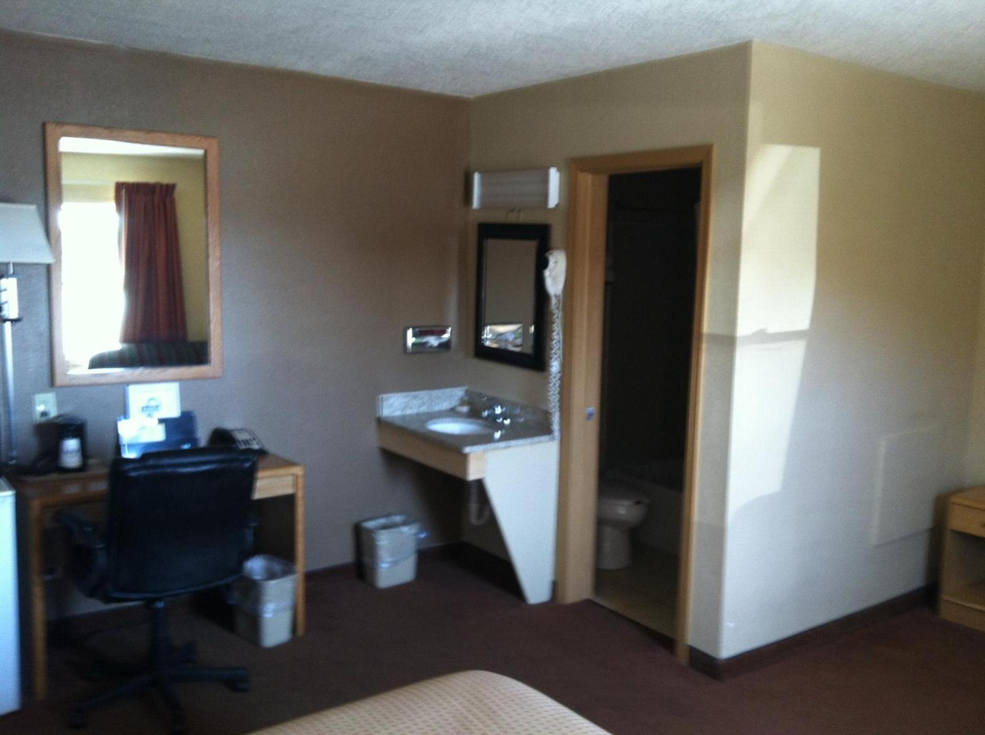 Days Inn by Wyndham Worthington photo 47